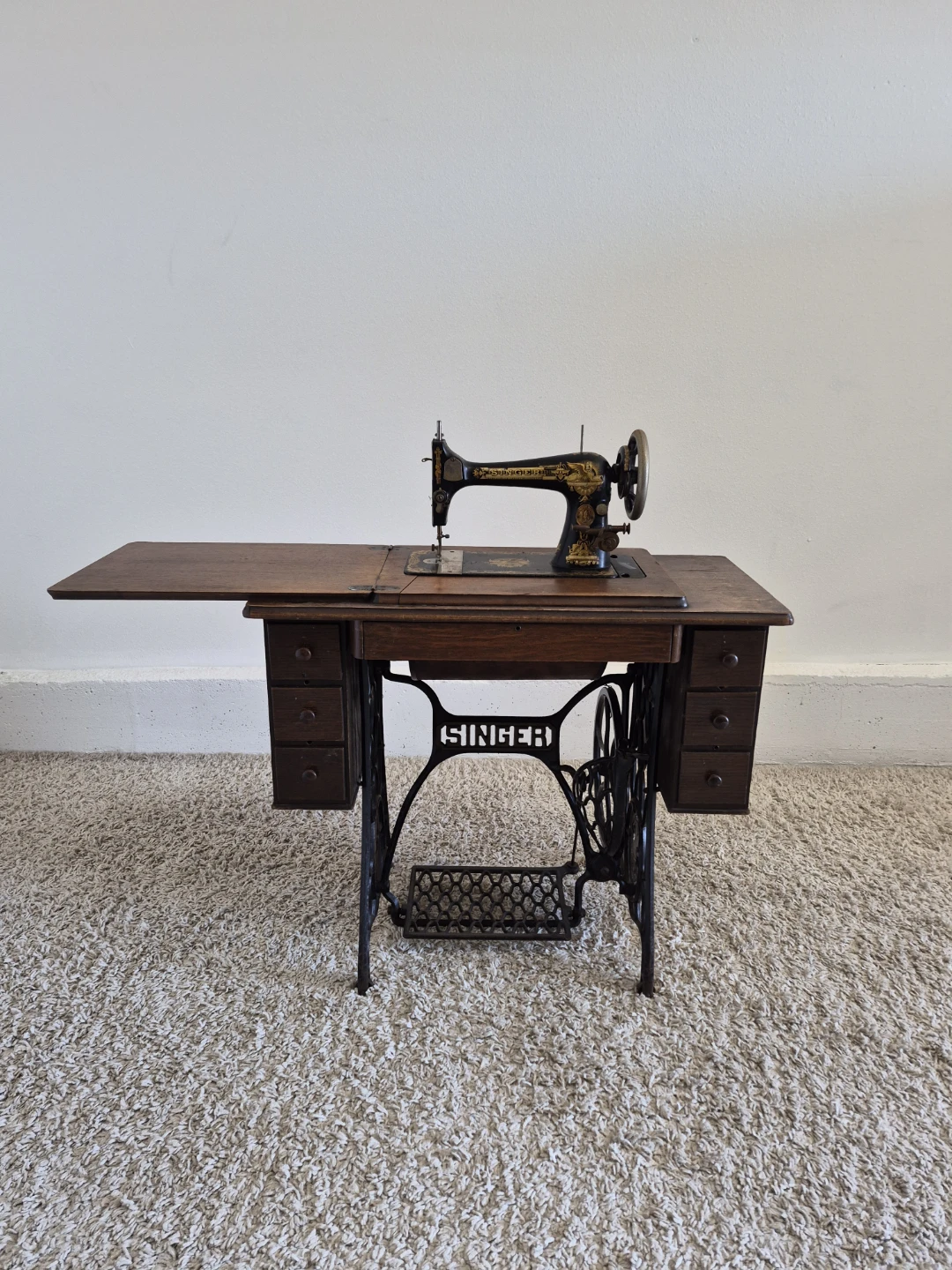 Singer Treadle Vintage Antique Collectible Sewing Machine - photo 3
