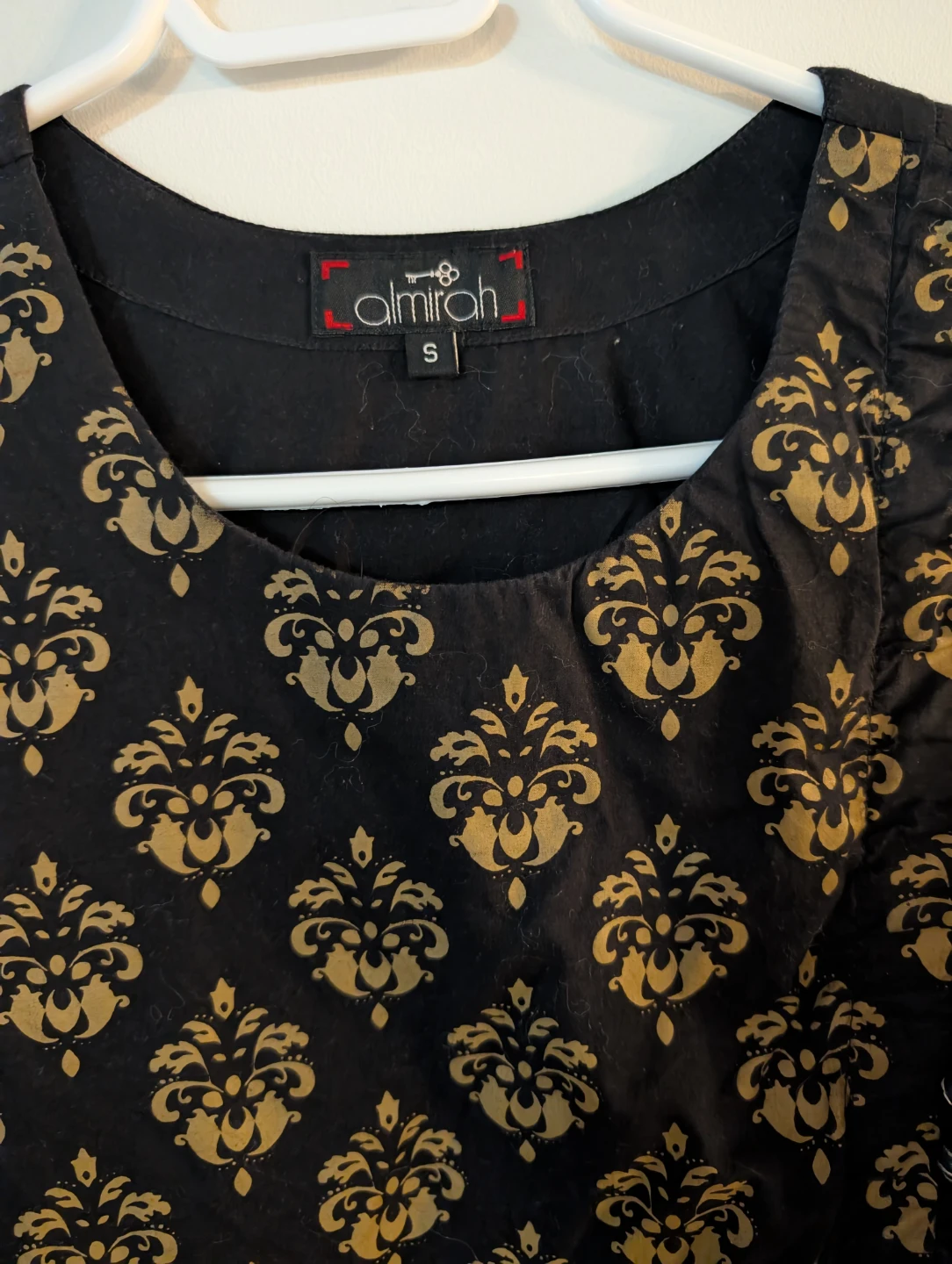 Almirah Black & Gold Print Kurti - Size S - photo 2