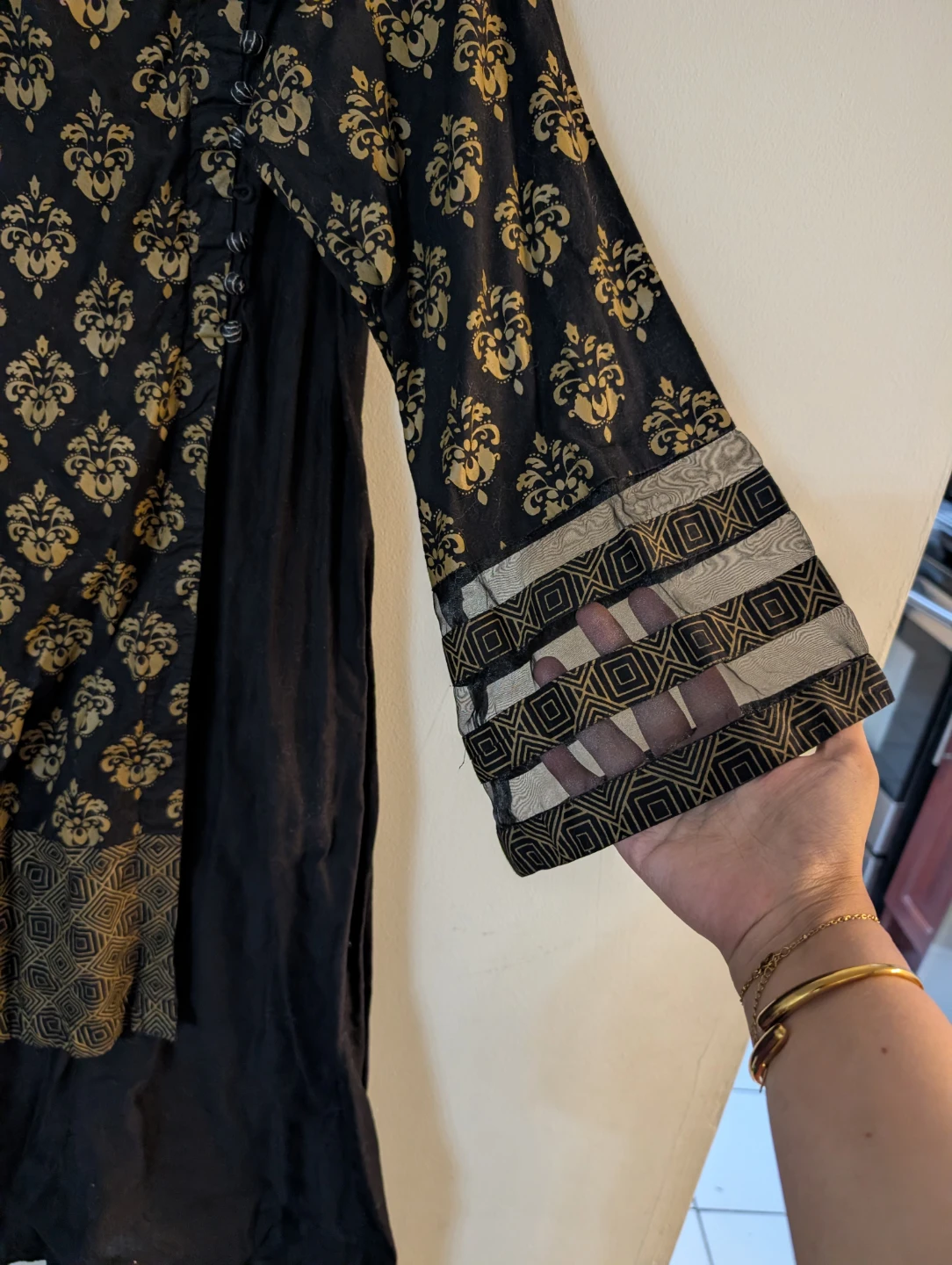 Almirah Black & Gold Print Kurti - Size S - photo 3