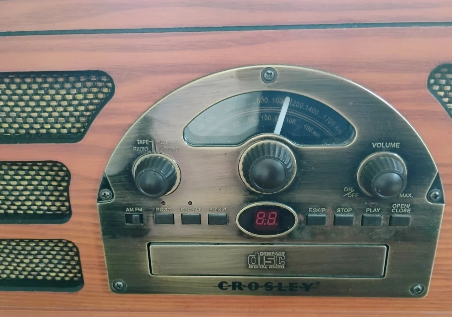 CROSLEY #CR66 AM/FM RADIO, CD & CASSETT PLAYER, TURNTABLE - photo 3