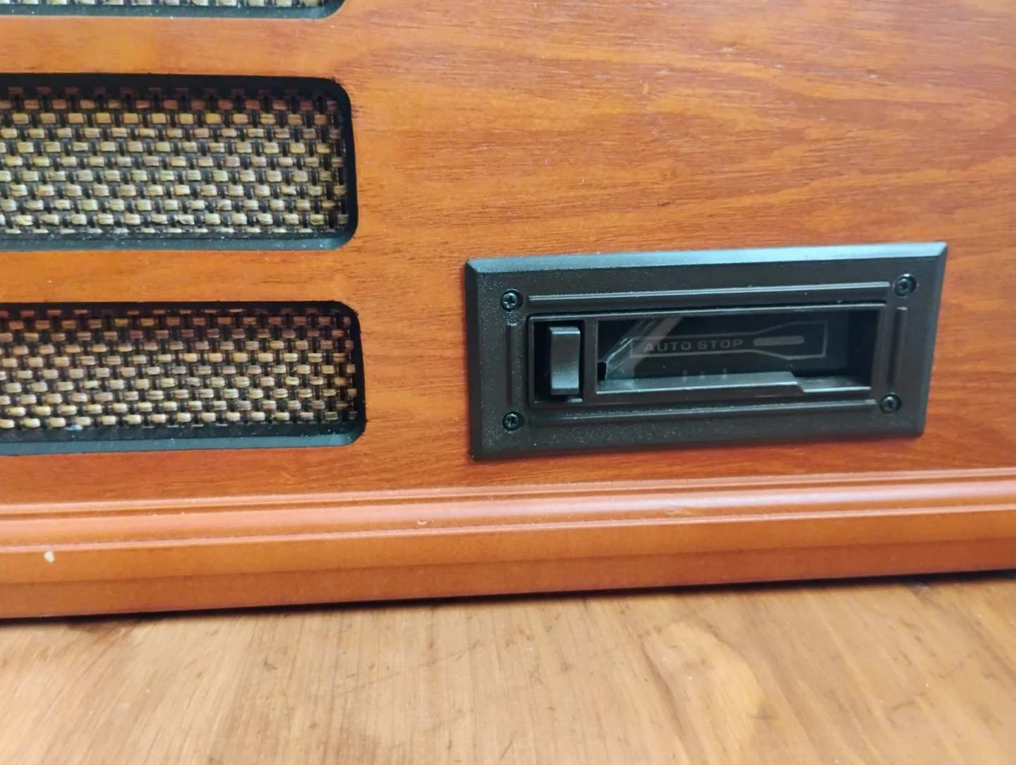 CROSLEY #CR66 AM/FM RADIO, CD & CASSETT PLAYER, TURNTABLE - photo 4