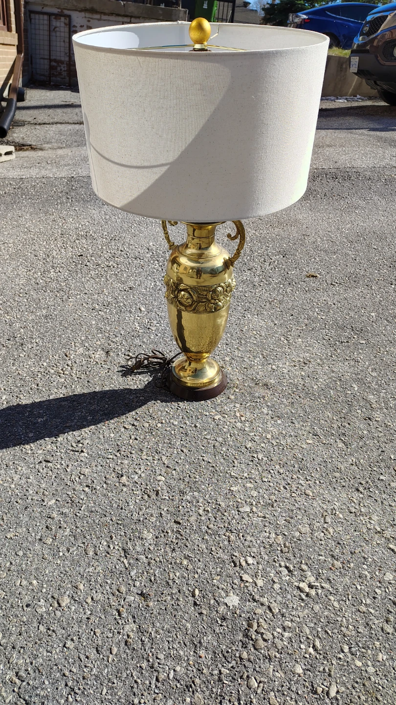 Vintage Brass Table Lamp with Decorative Urn Base
