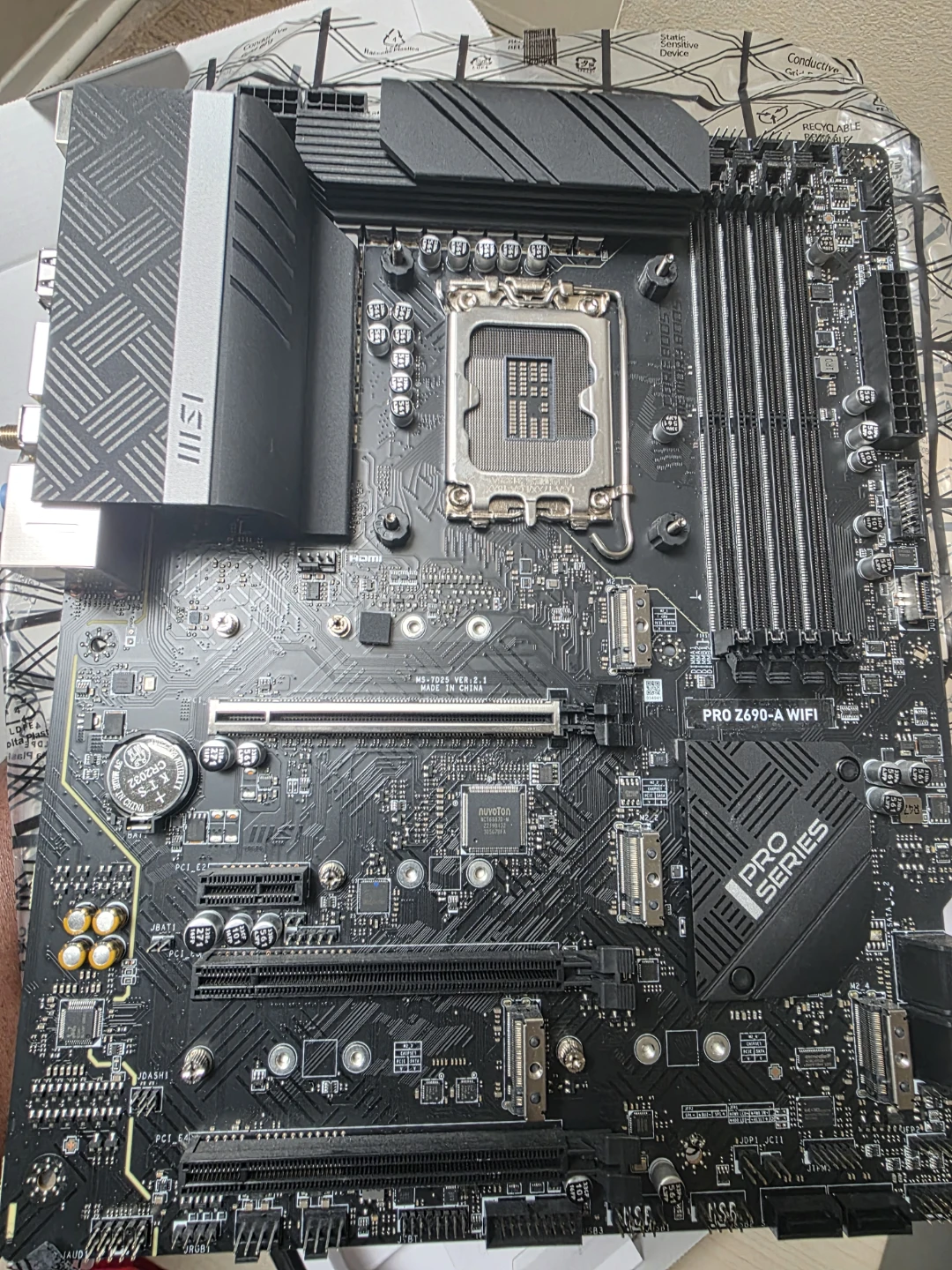MSI Z690 motherboard + cooler - photo 3