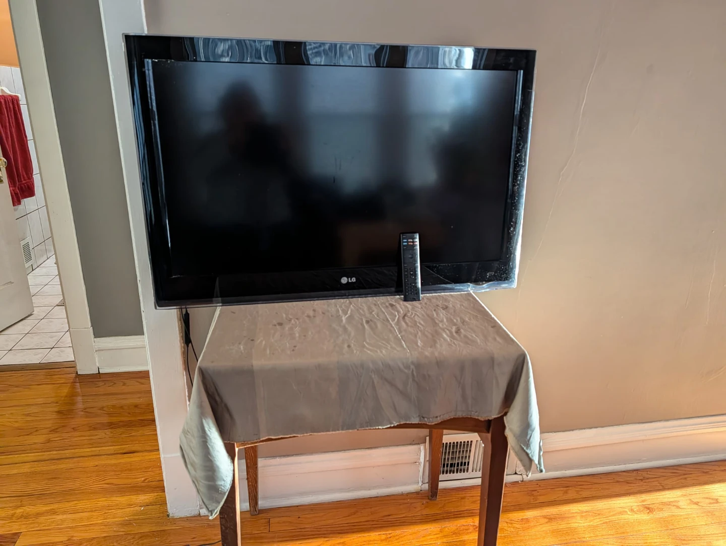 LG Flat Screen TV with Remote