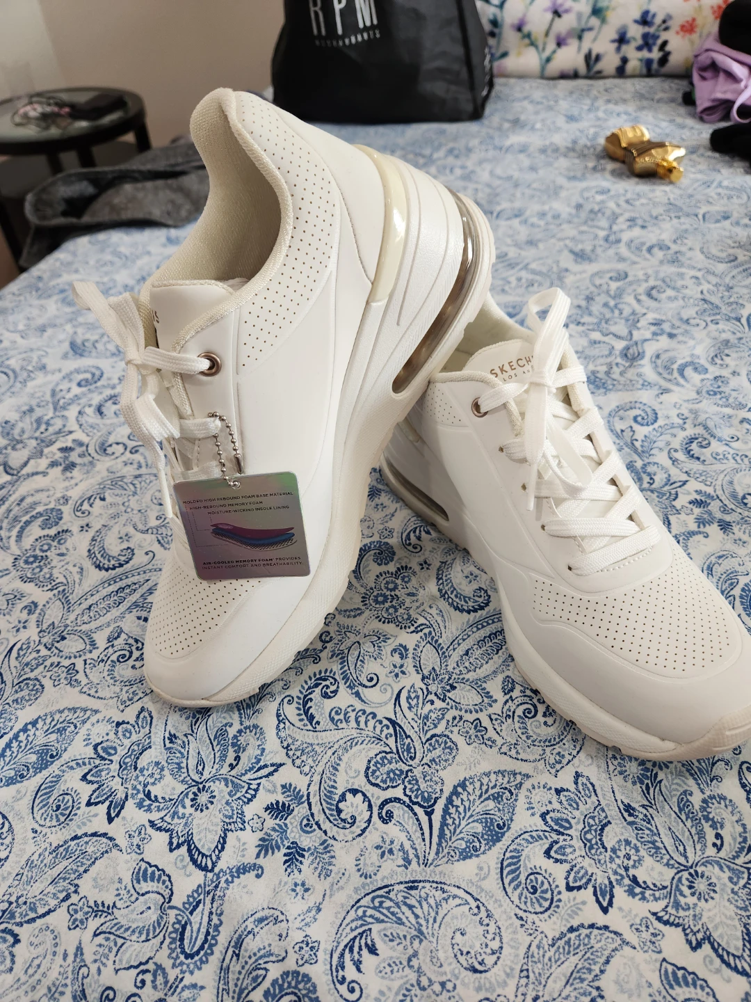 White Skechers Women's Sneakers Size 8.5