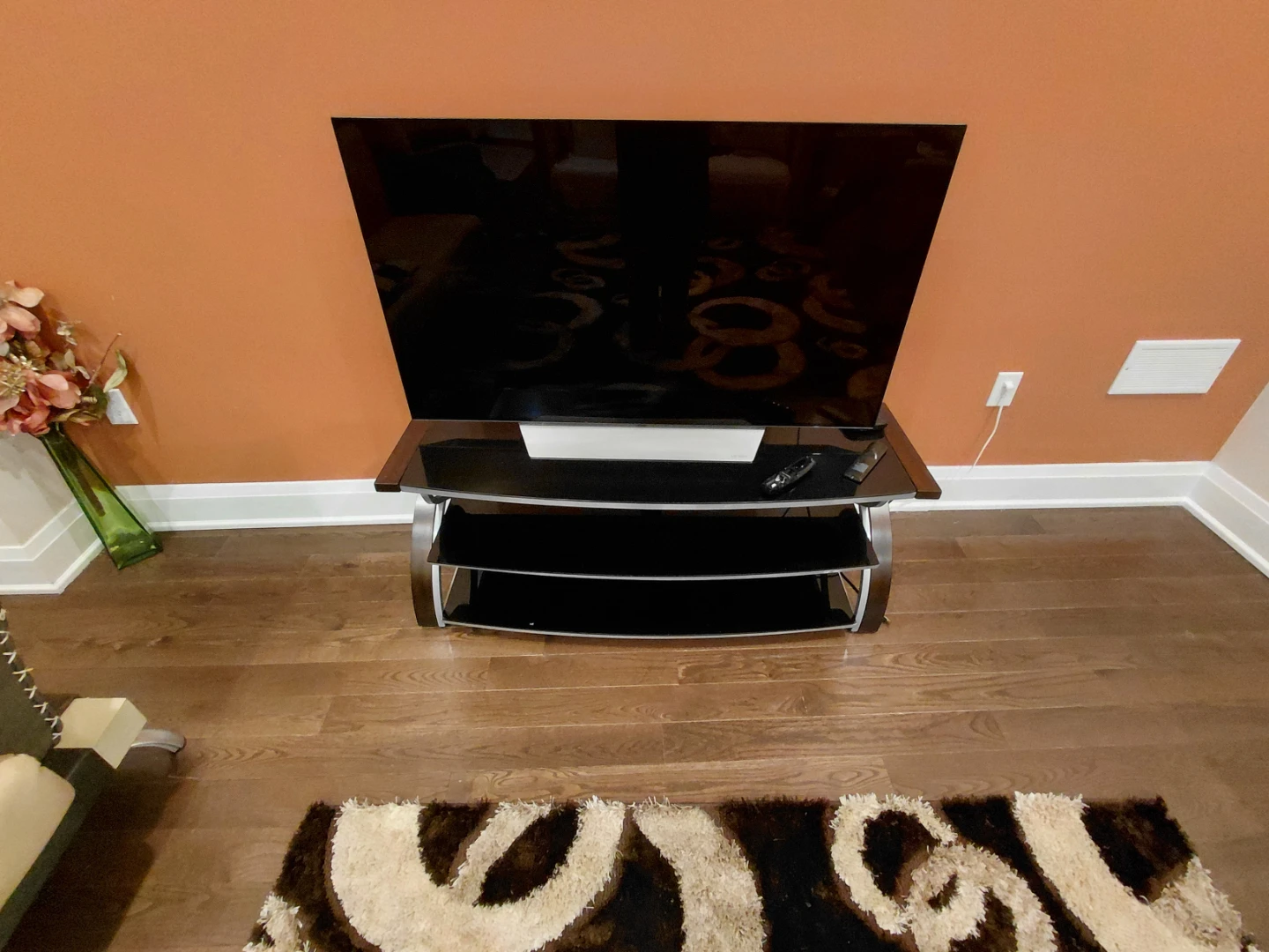 LG OLED55C7P 55" 4K Smart TV with the TV Stand