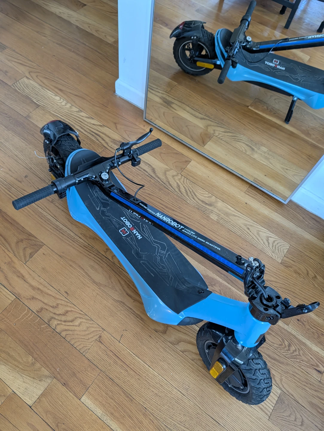 8 months old e-Scooter + 4 Accessories - $355 ALL IN - photo 4