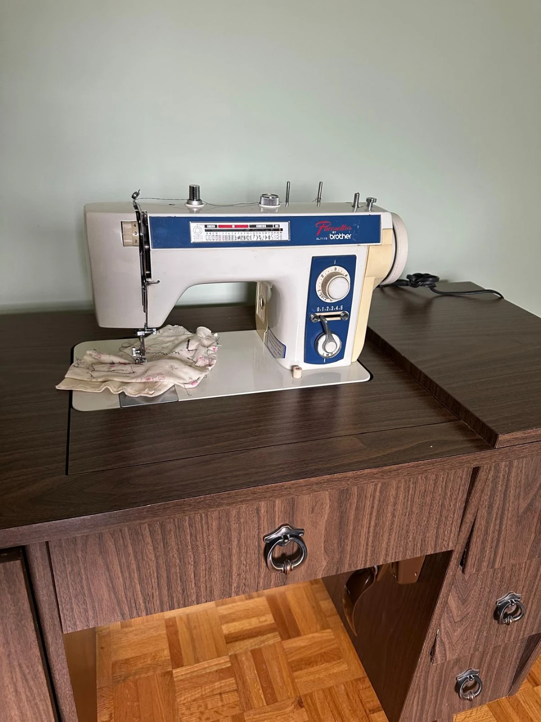 Brother Sewing Machine with Desk - photo 2