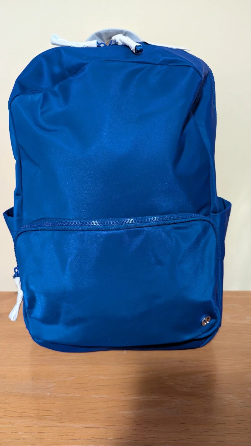 Lululemon Backpack 22L new with tags - photo 3