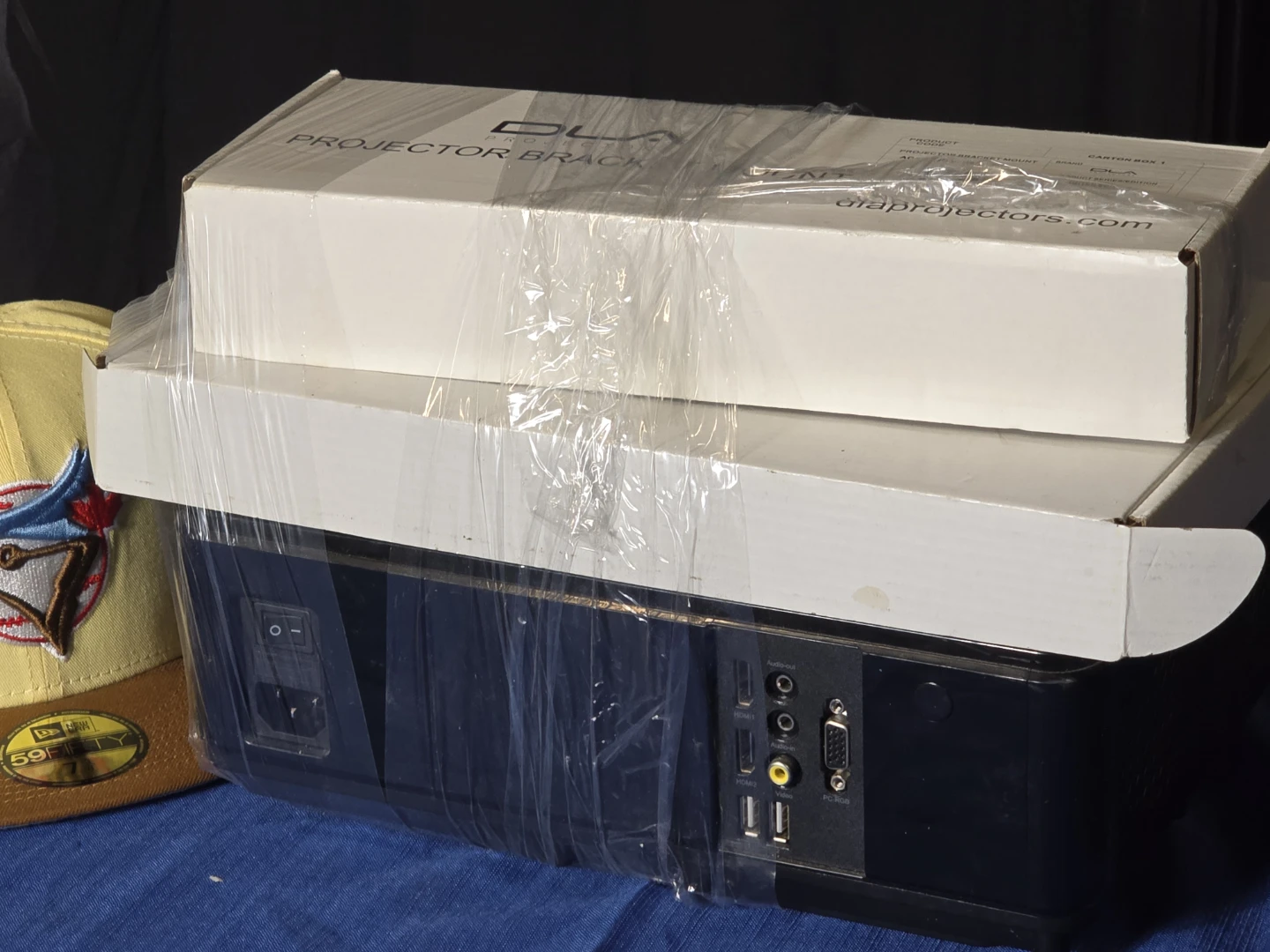 DLA Projector and Bracket Mount - photo 3