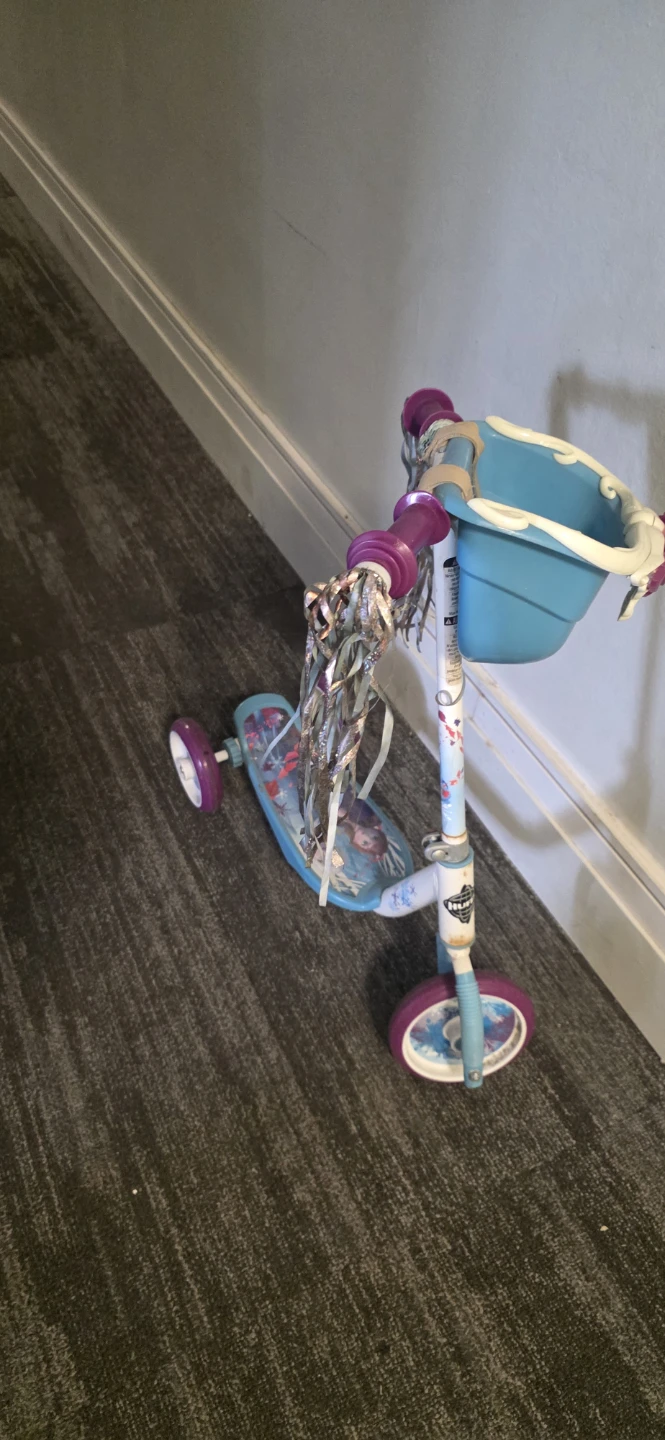 Disney Frozen 3-Wheel Scooter #thrifty - photo 2