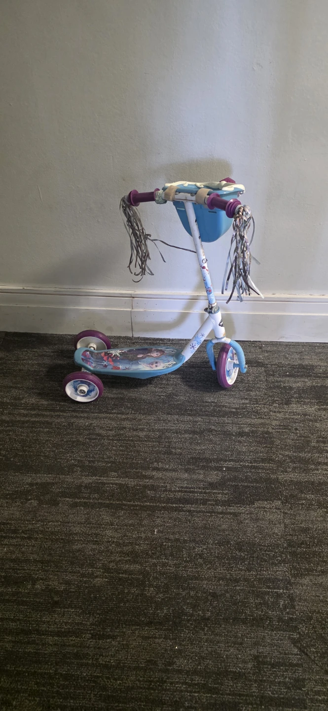 Disney Frozen 3-Wheel Scooter #thrifty - photo 3