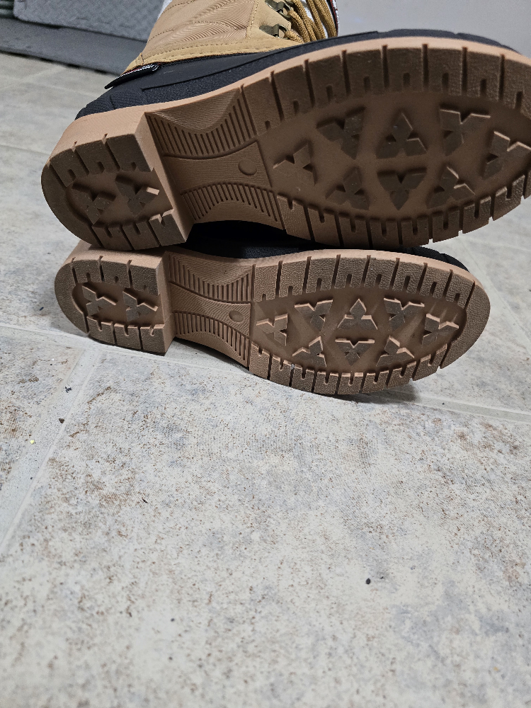 Canadians Women's Winter Boots Size 7 - photo 3
