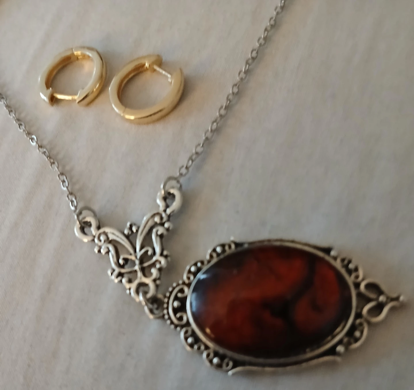 Silver Tone Pendant Necklace with Amber Stone and earrings