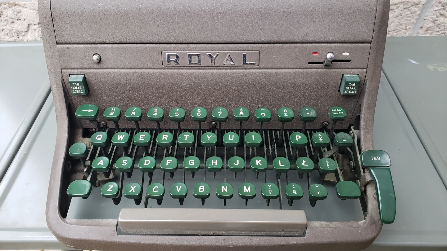 1953 Royal HHS Typewriter (Polish) - photo 3