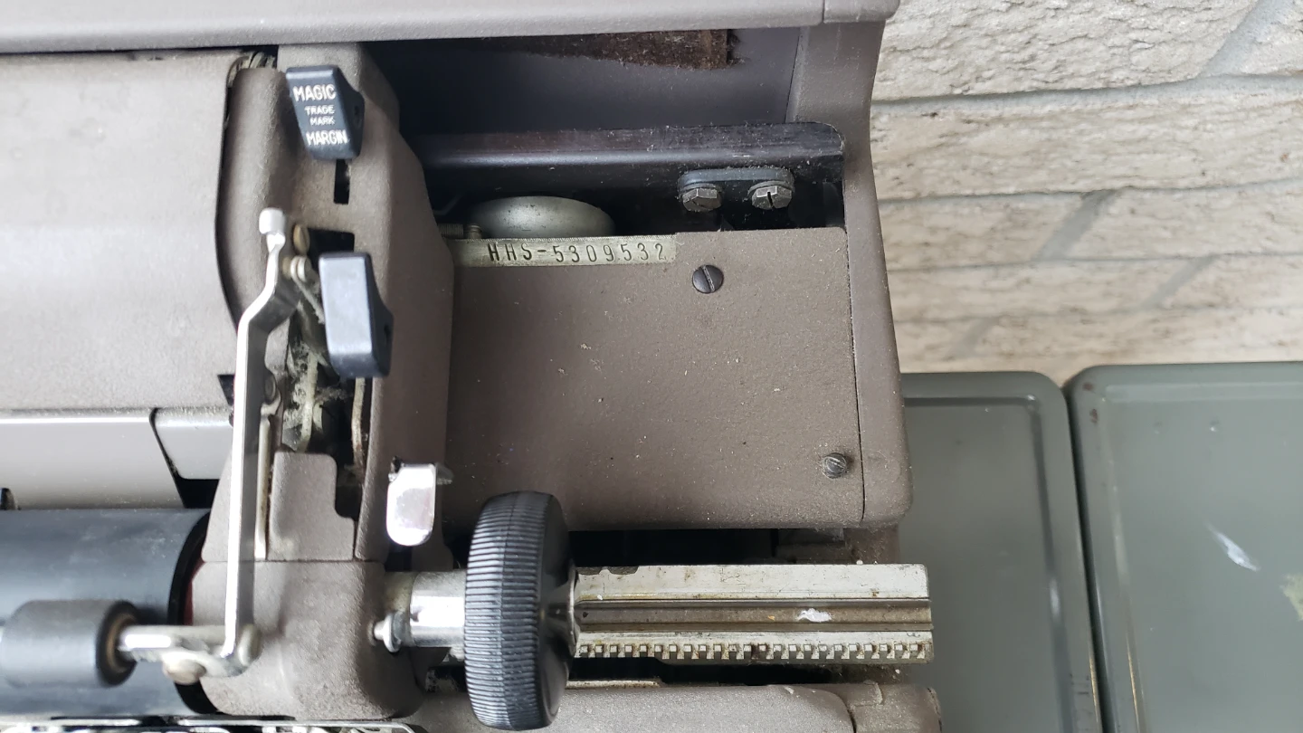 1953 Royal HHS Typewriter (Polish) - photo 5