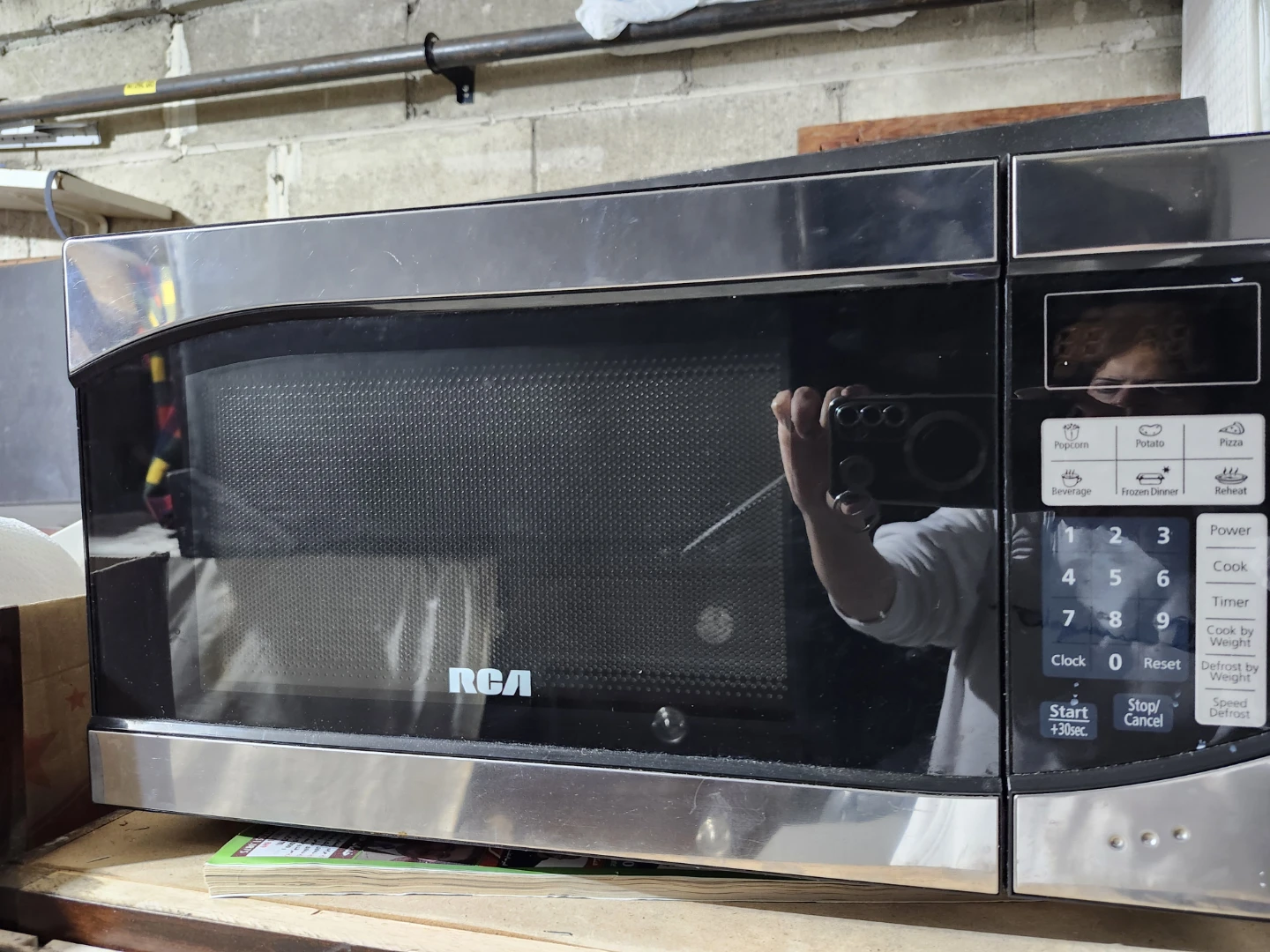 RCA Microwave - photo 2