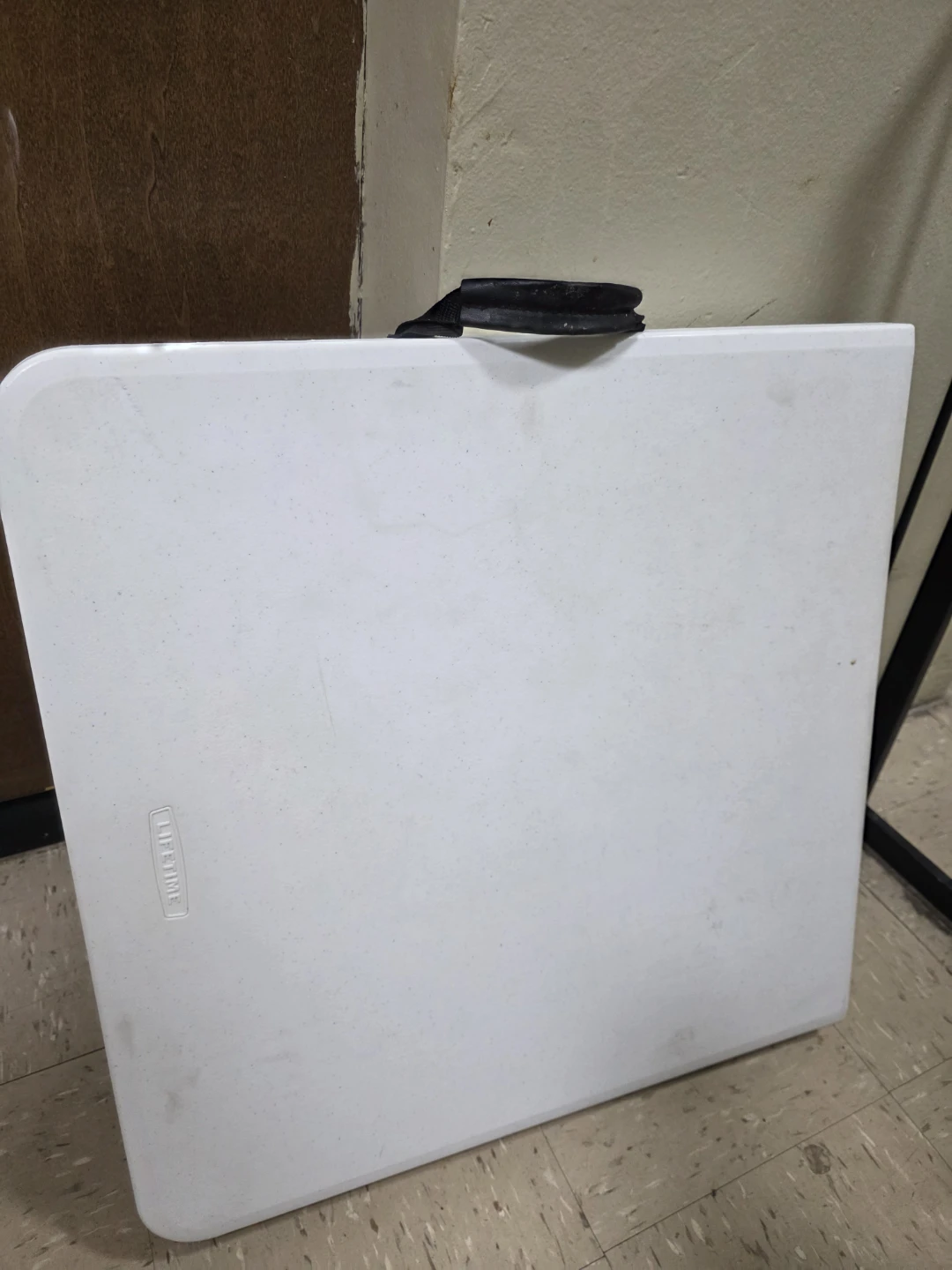 Folding table