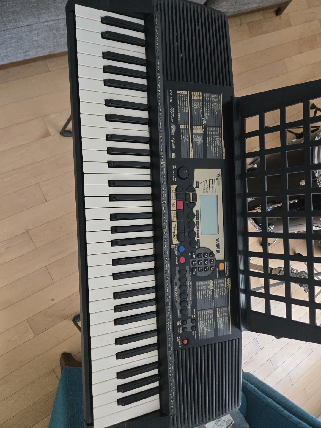 Yamaha PSR-225 Portable Electronic Keyboard