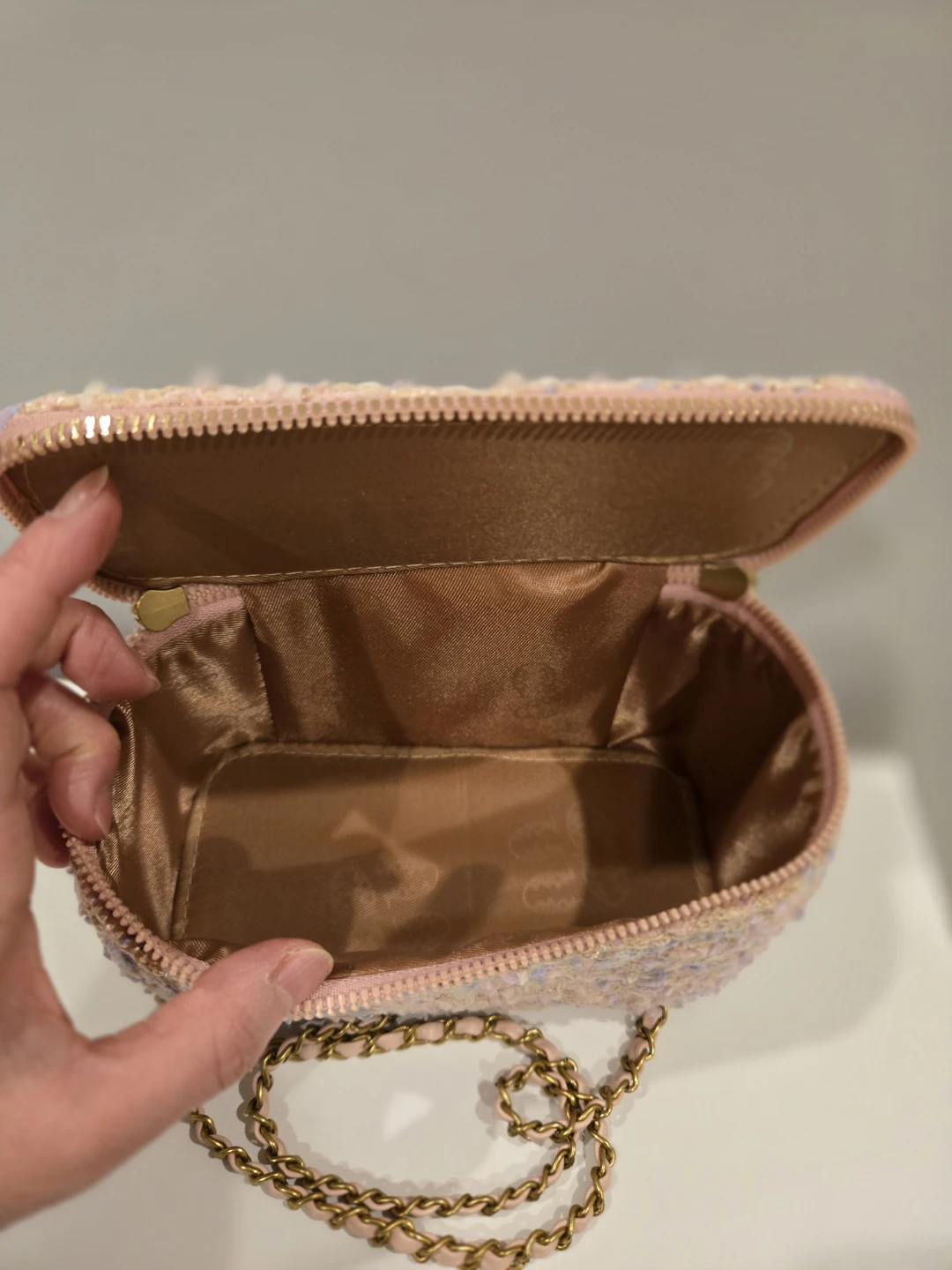 Pink Tweed Vanity Case Bag with Gold Chain - photo 2