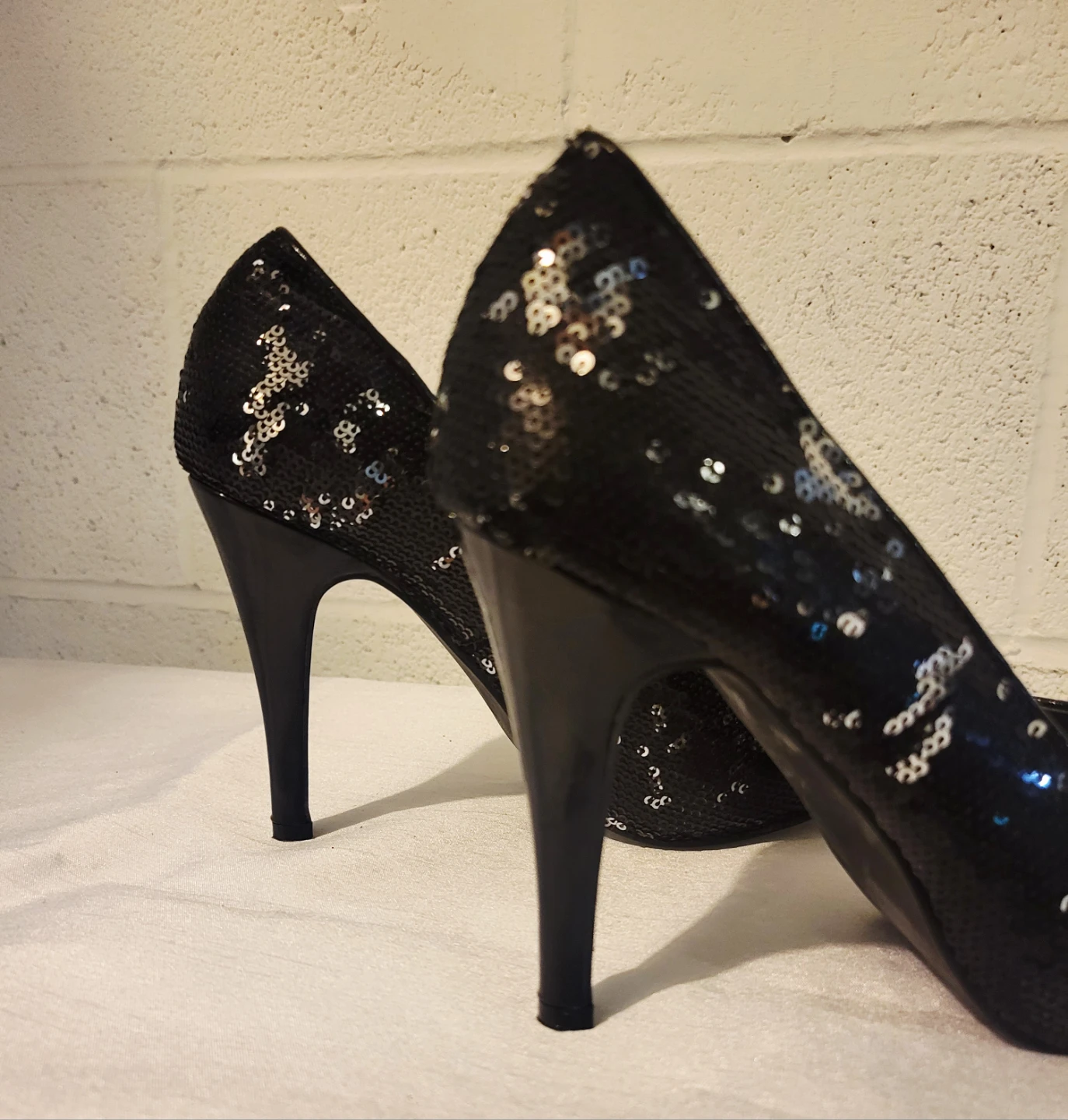 Jessica Simpson Black Sequin Peep-Toe Heels Size 7 - photo 3