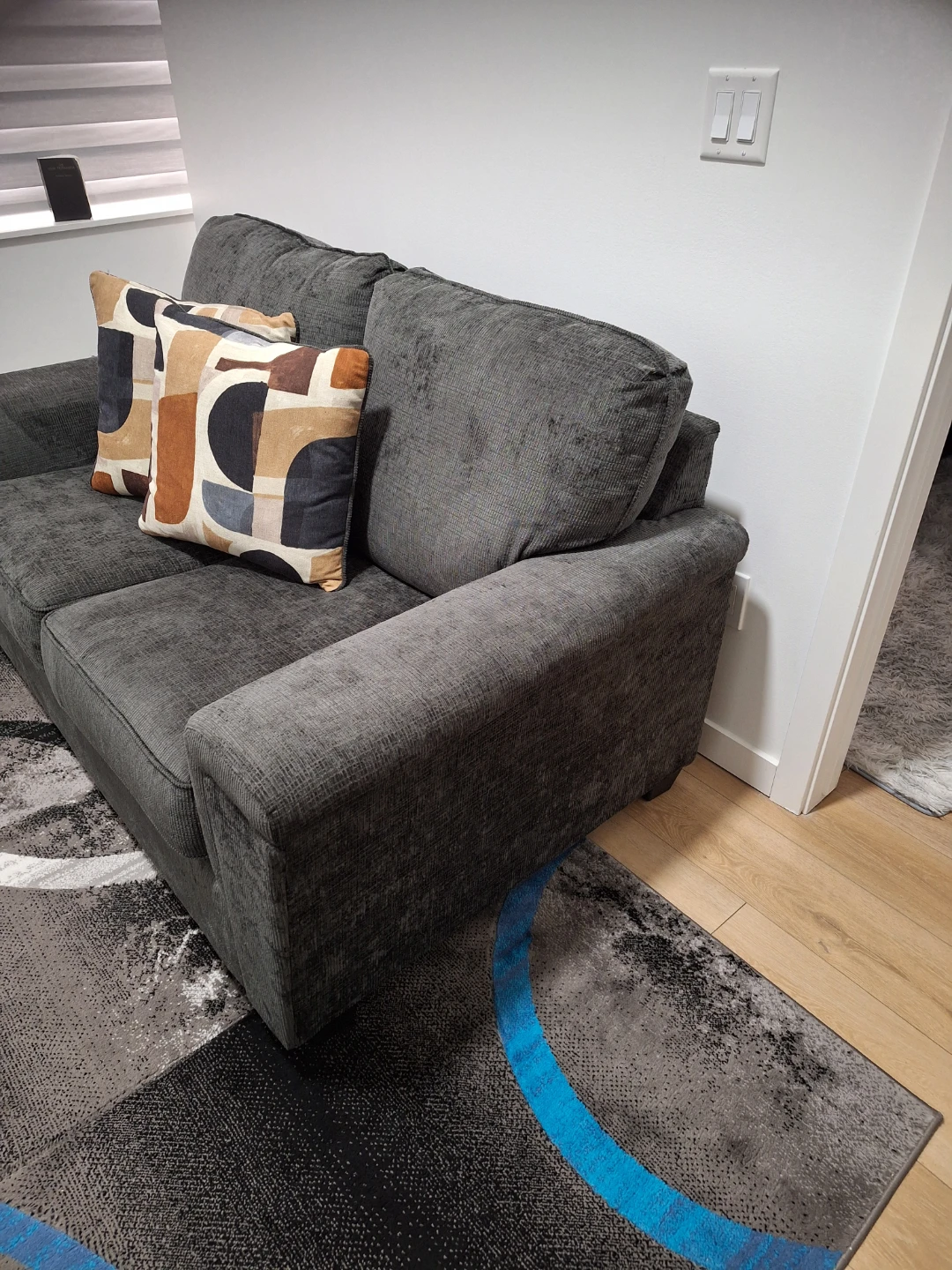 Dark Grey Loveseat Sofa with Geometric Accent Pillows - photo 3