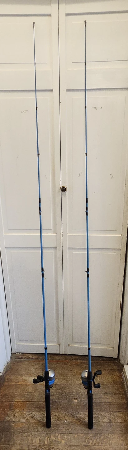 Zebco 33 Rod and Reel Combo saltwater 2 Qty - Pre-owned