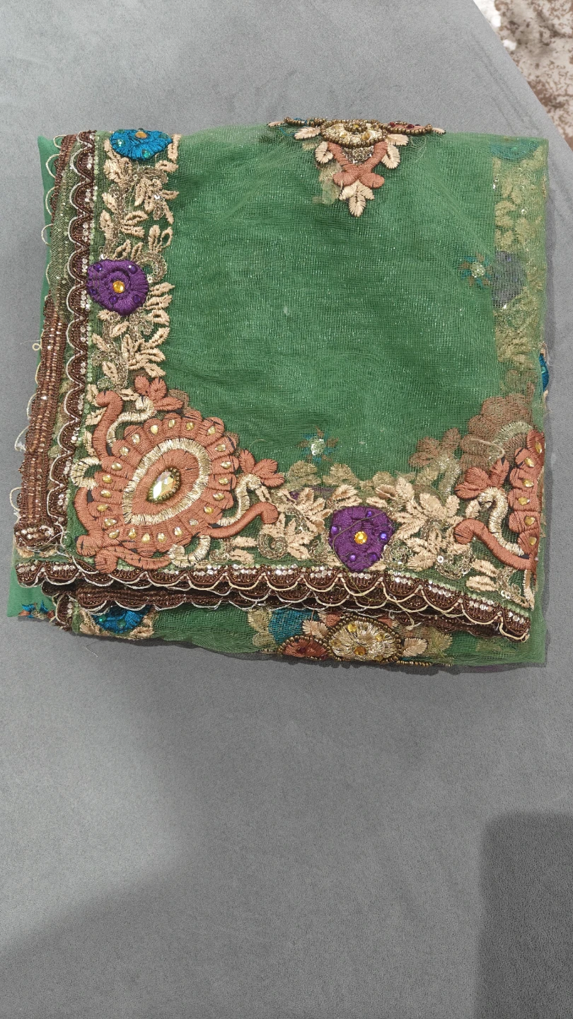 Green heavy Embroidered dupatta - photo 3