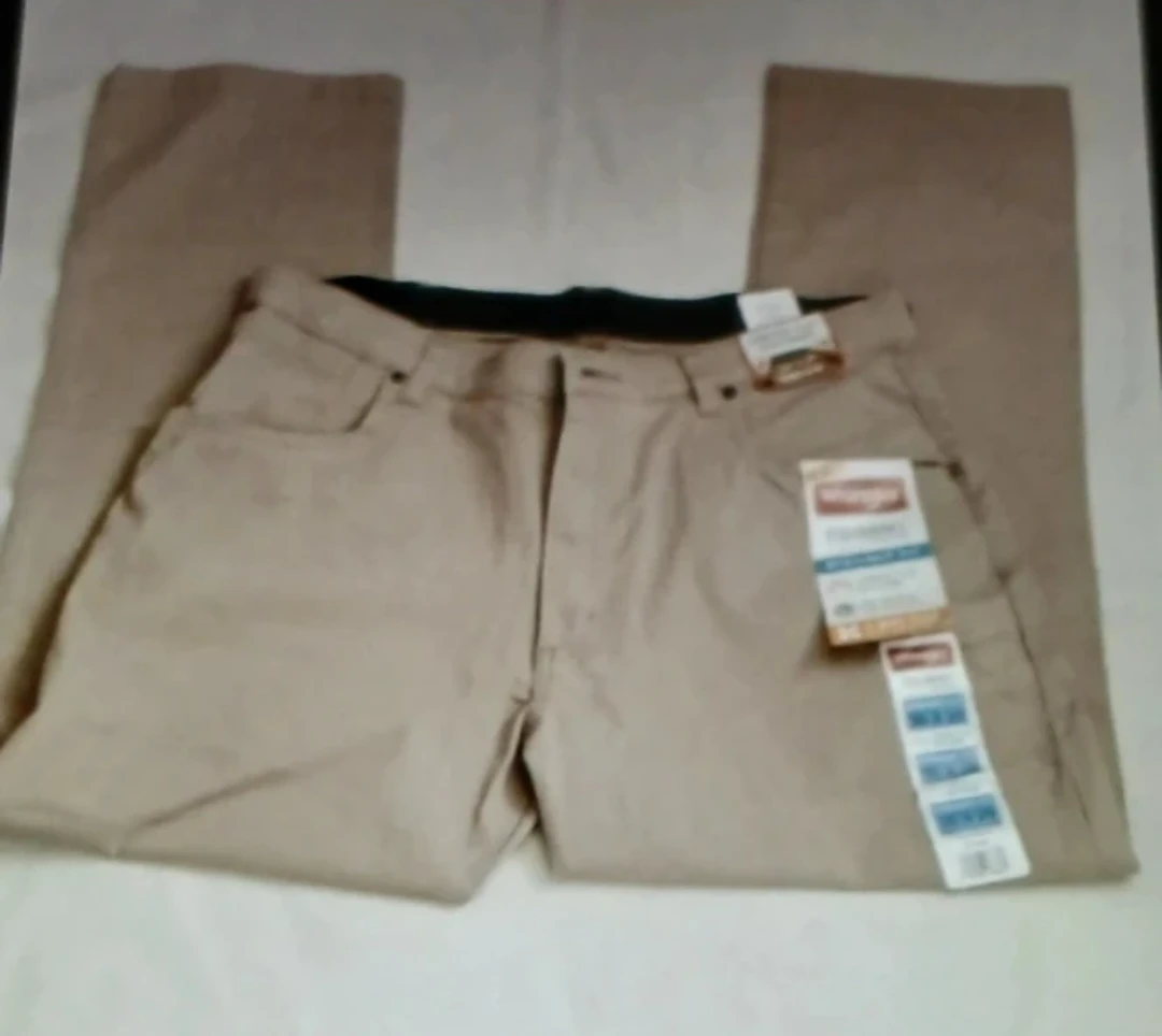 NEW! Wrangler Performance Men's Straight Fit Khakis🌱