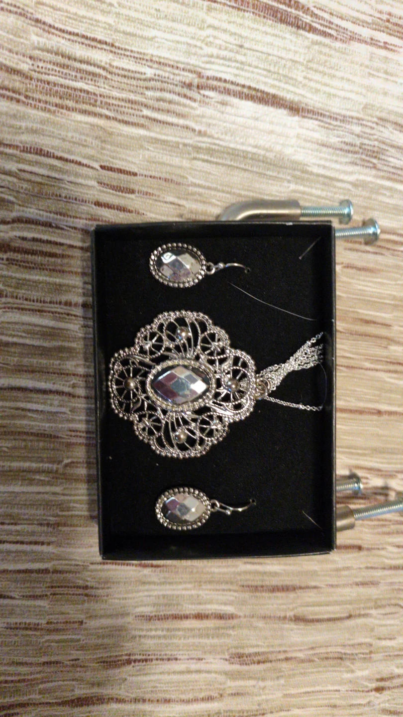 Silver-tone ornate pendant necklace and earrings set - photo 2