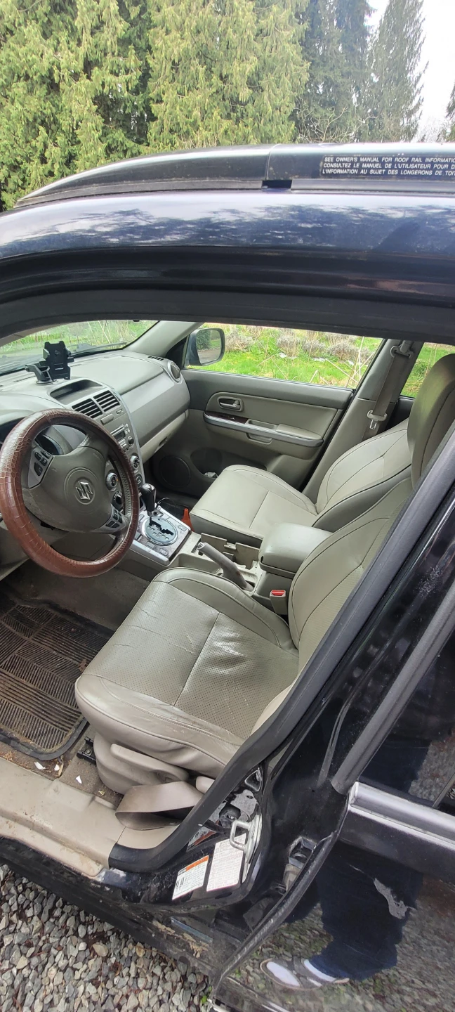Black Suzuki Grand Vitara SUV - photo 4