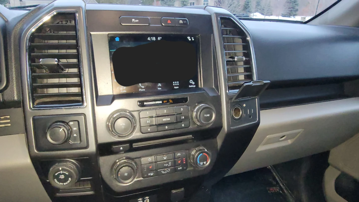 2018 White Ford F-150 XLT SuperCrew Truck - photo 4
