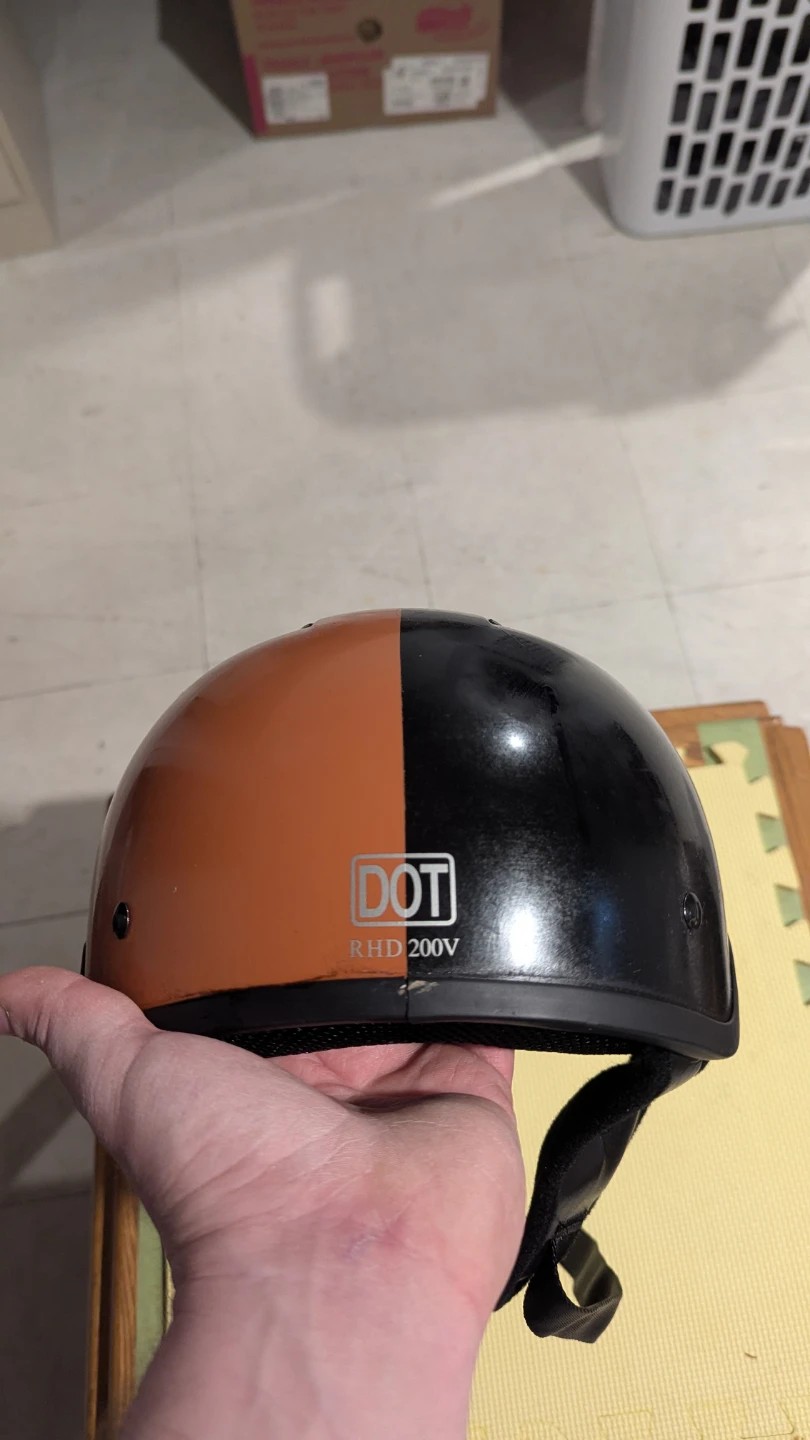 woman's small helmet - photo 2