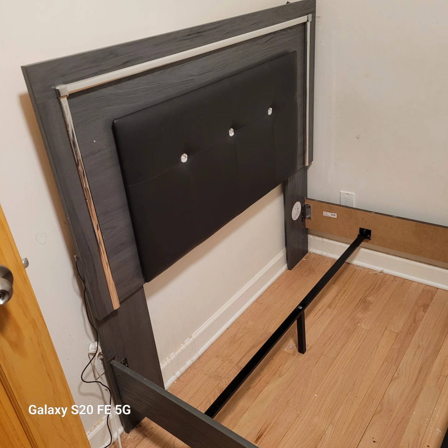 Cama full  y varios muebles en buen estado  muy limpios,