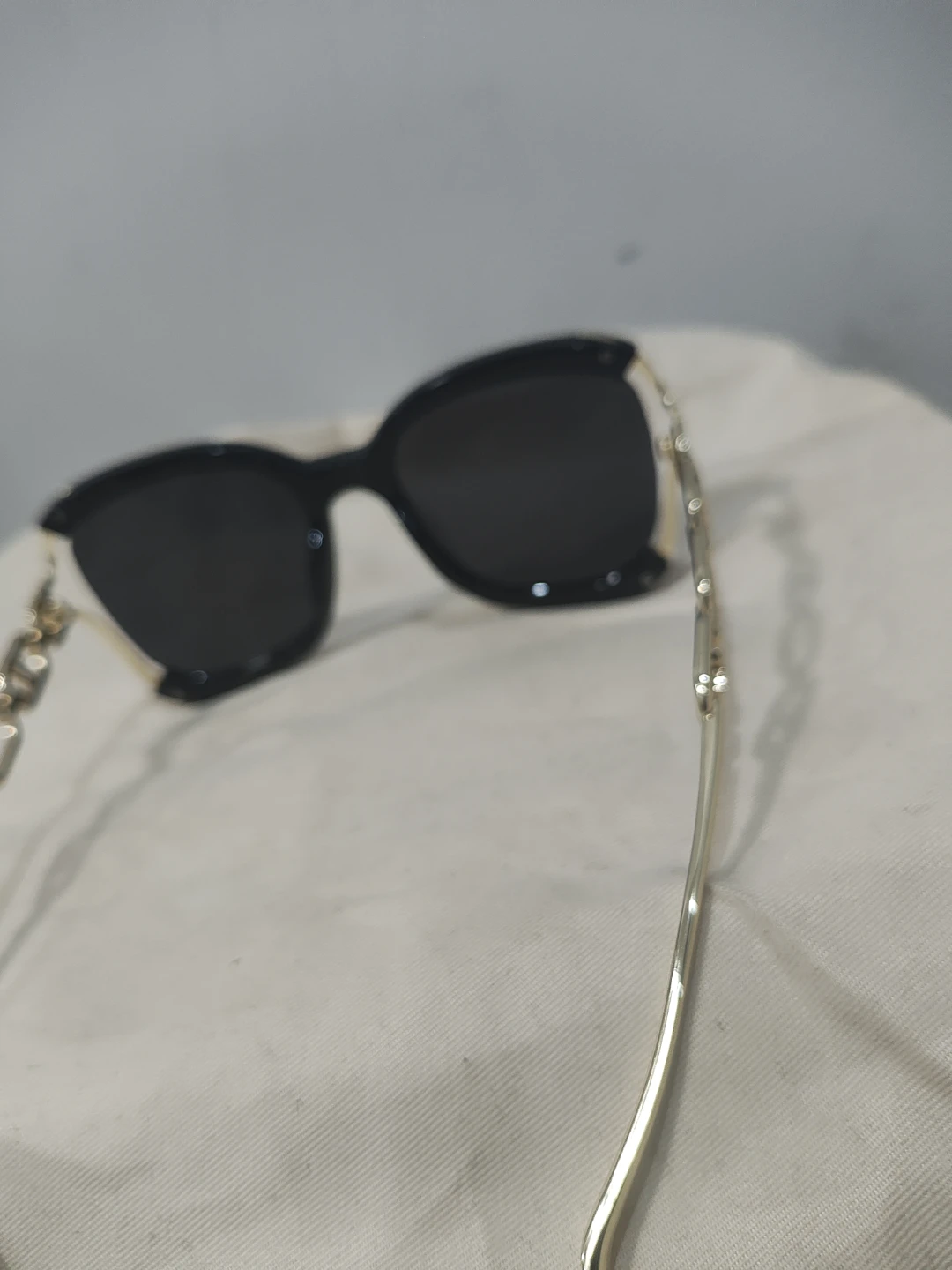 Black Oversized Sunglasses with Gold Chain Detail - photo 2