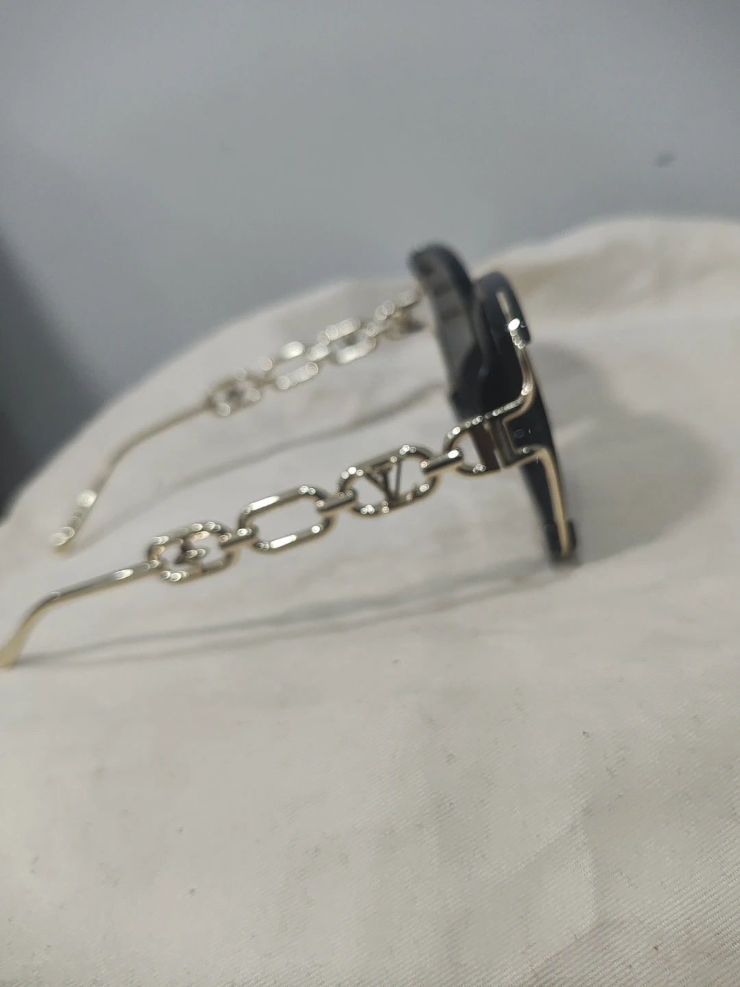 Black Oversized Sunglasses with Gold Chain Detail - photo 3