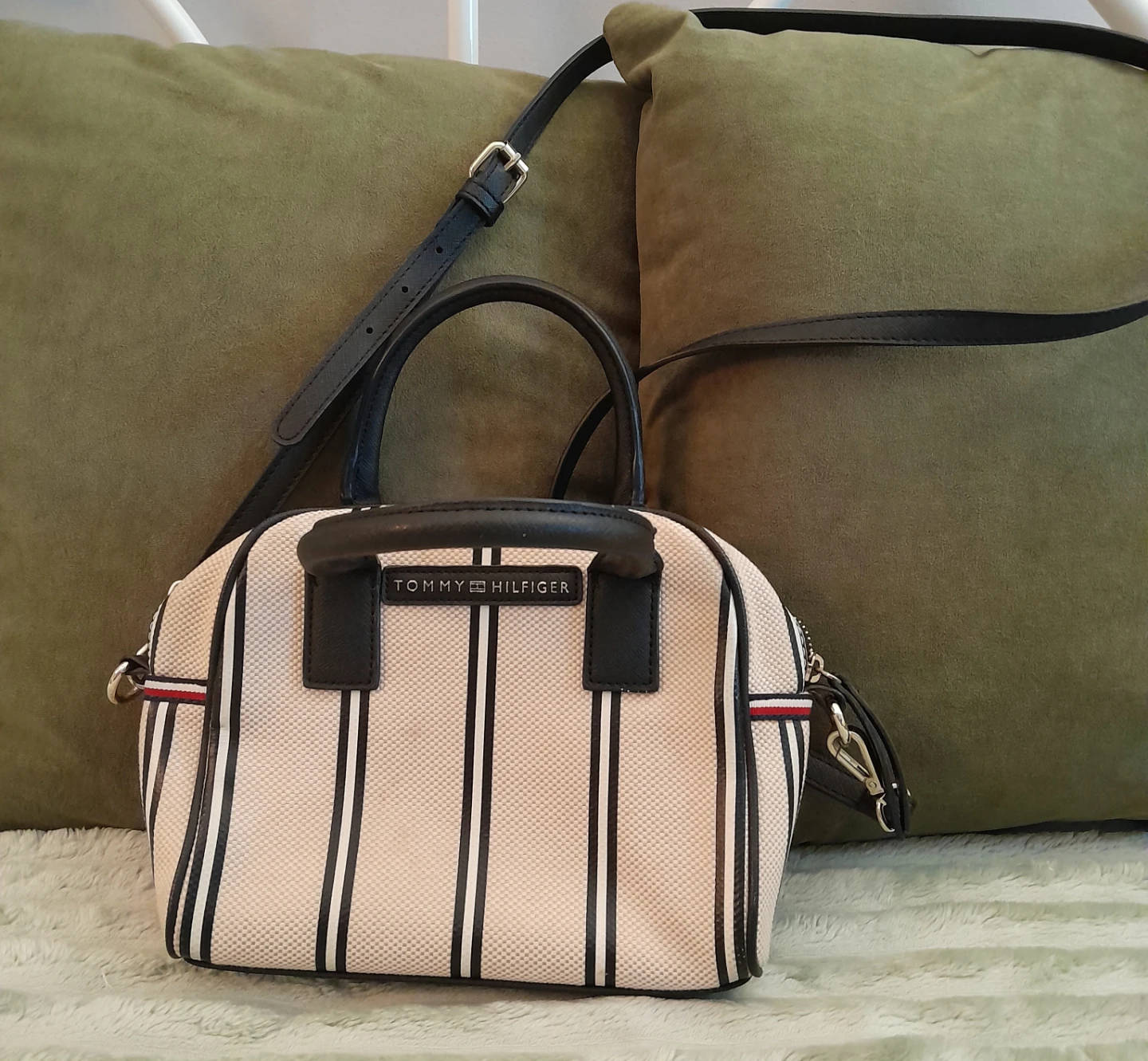 Cute Tommy Hilfiger Sling bag
