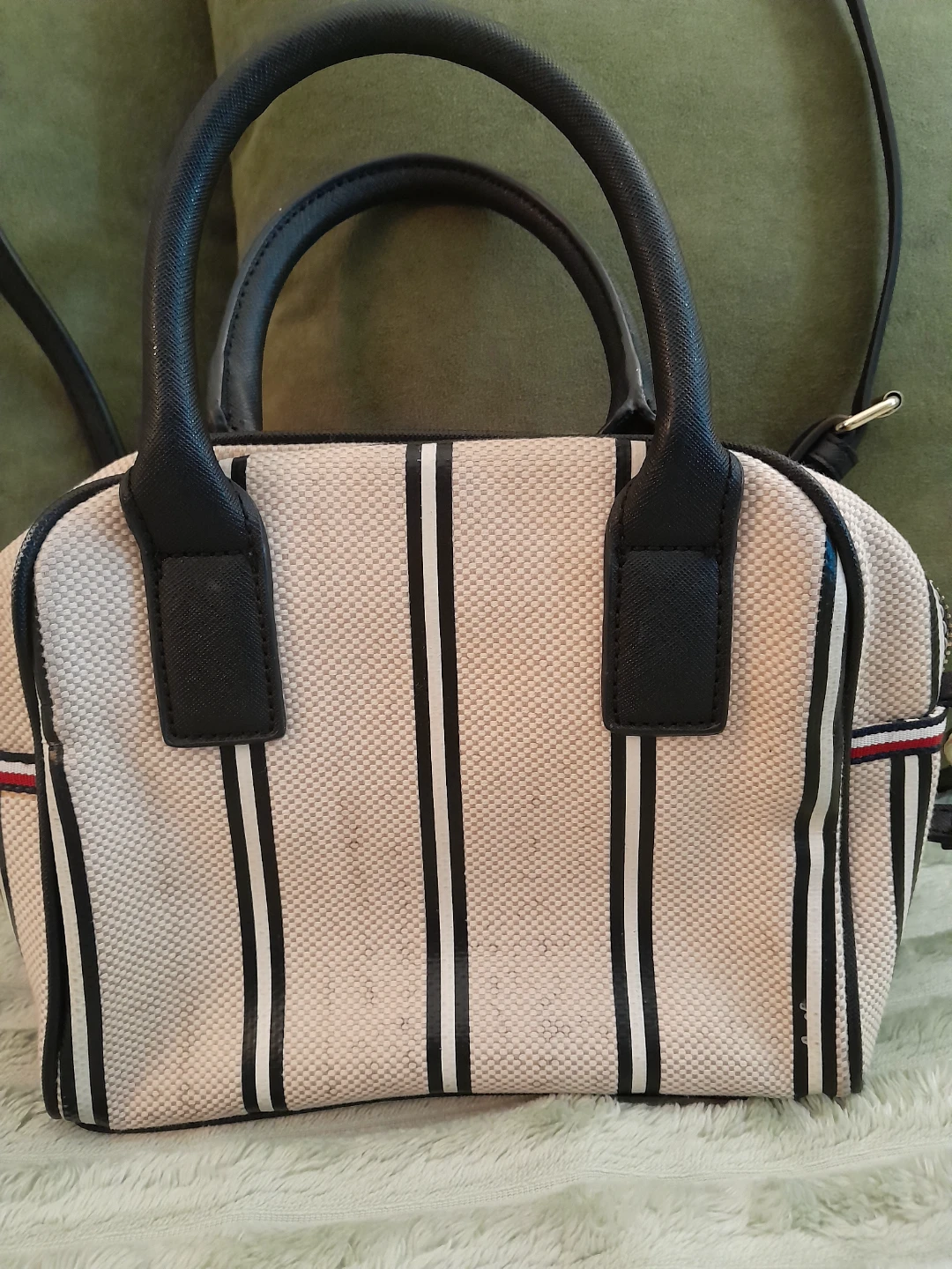 Cute Tommy Hilfiger Sling bag - photo 3