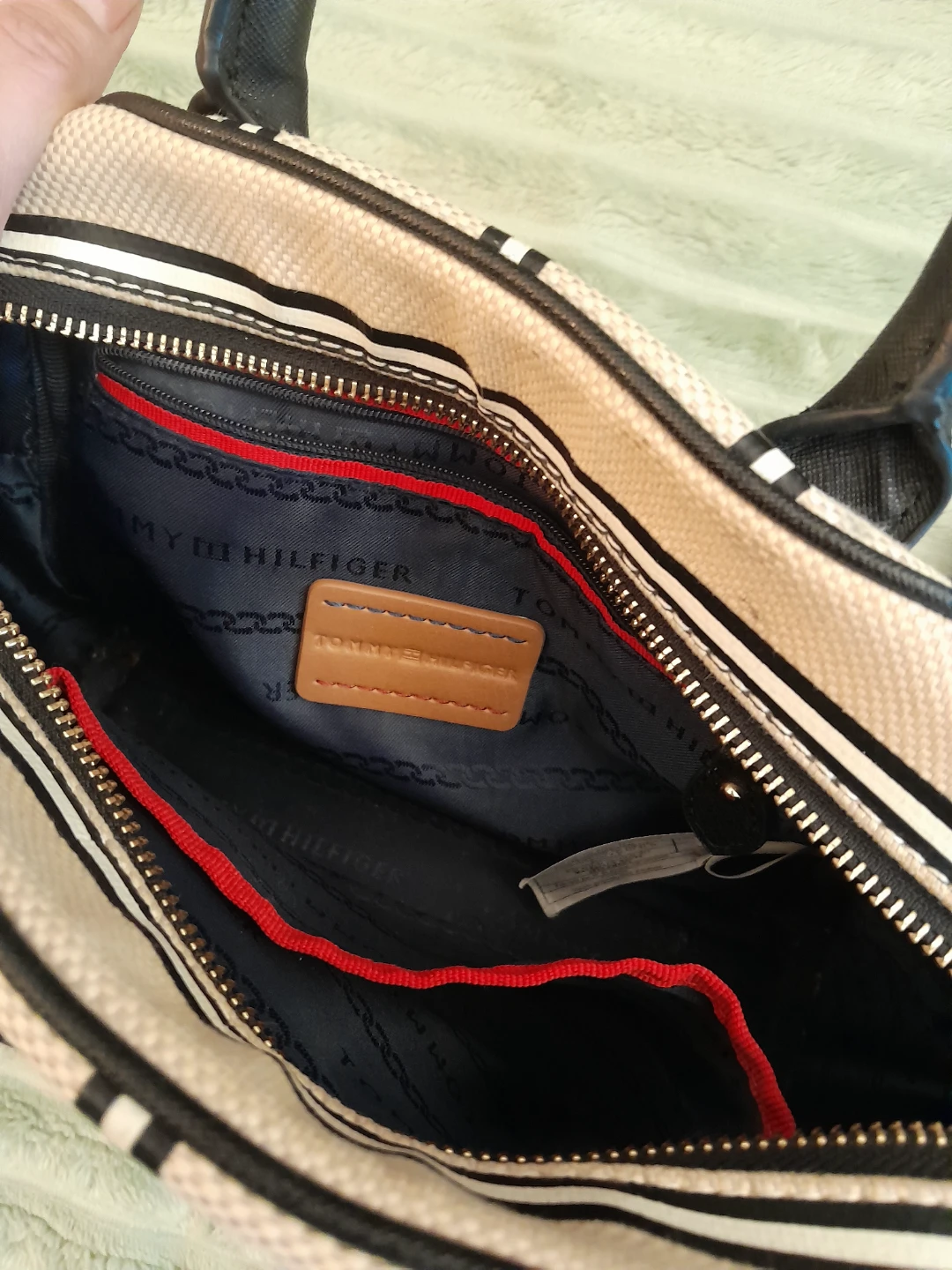 Cute Tommy Hilfiger Sling bag - photo 4