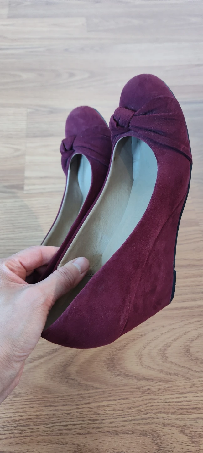 CL by Laundry Wedge Pumps Size 6.5M Burgundy - photo 3
