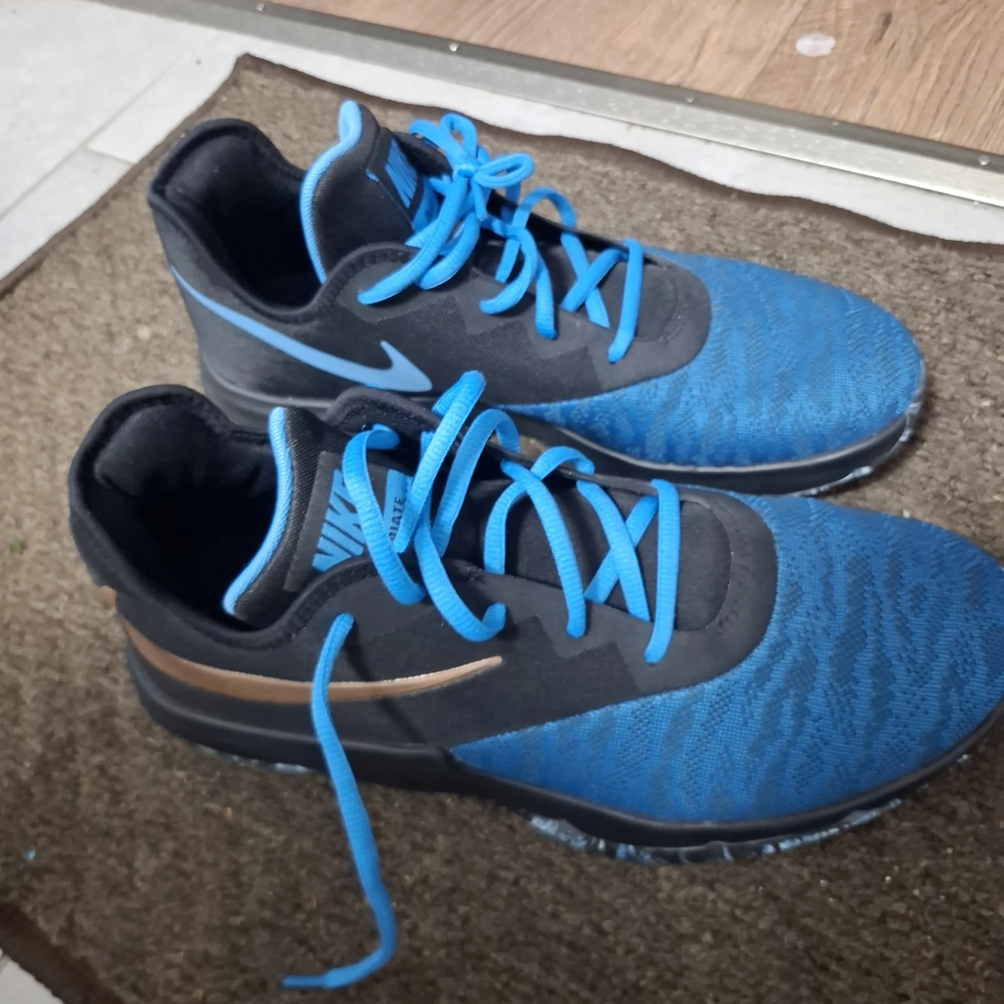 Nike Running Shoes Men's Size 9.5