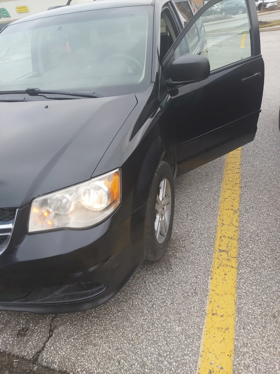 Black Dodge Grand Caravan EXT