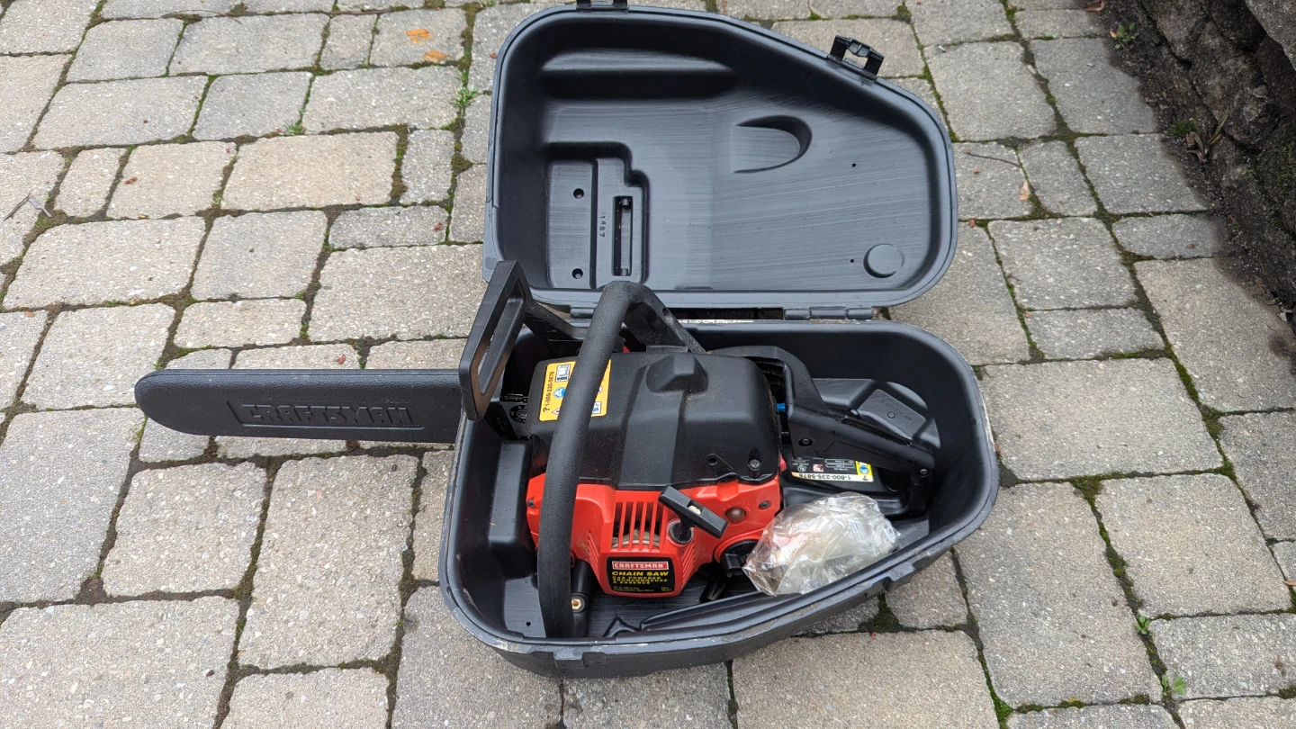 Craftsman 16" Gas Chainsaw with Case - photo 4