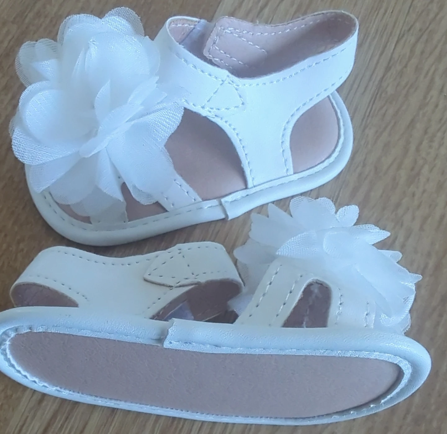 White Baby Sandals with Flower Detail - photo 3