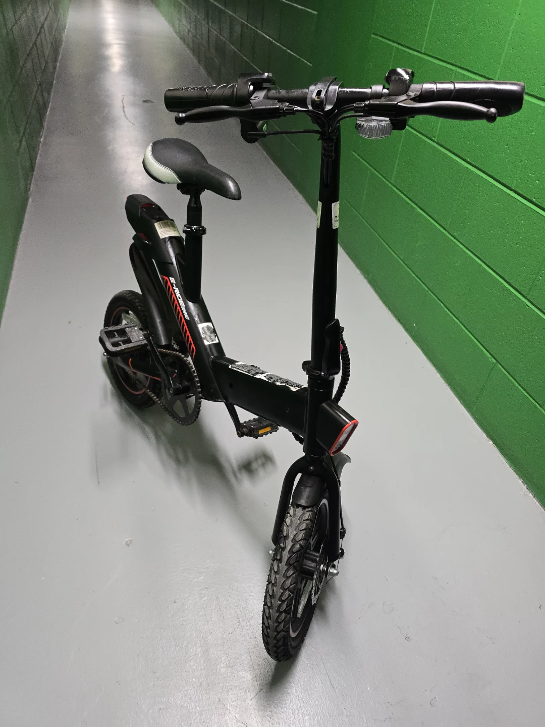 E-RIDER FOLDING SCOOTER great condition - photo 3