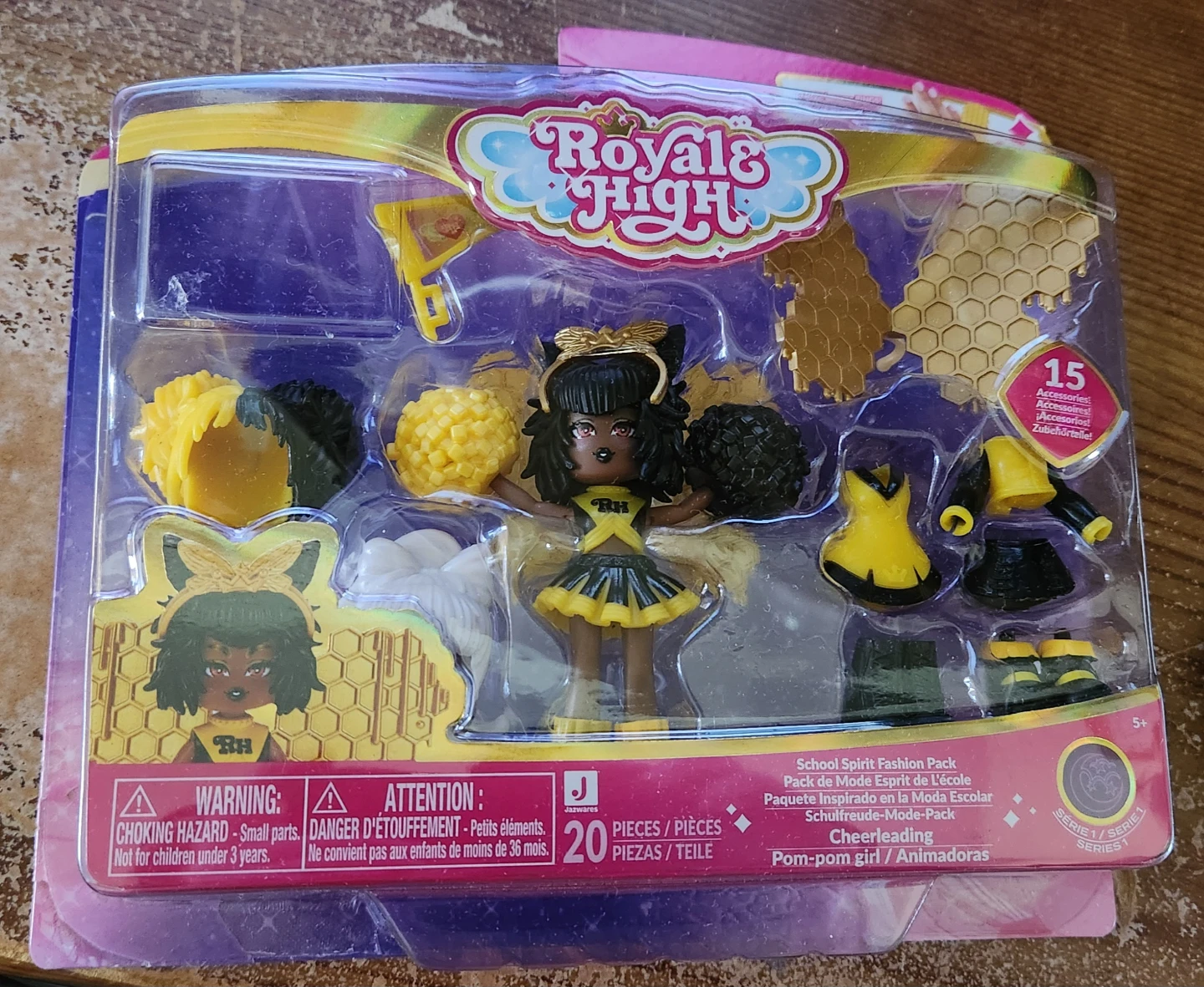 Royale High Cheerleader School Spirit Fashion Pack
