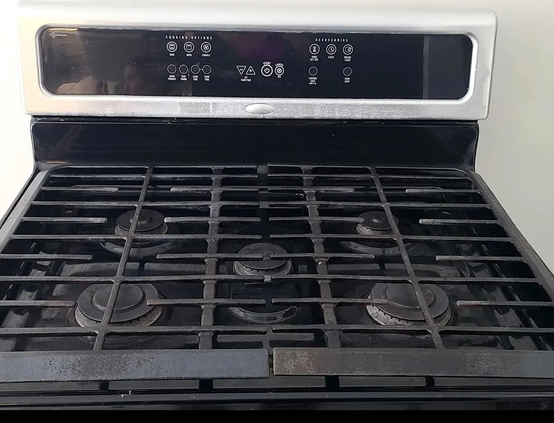 Whirlpool Gas Stove with 5 Burners - photo 2