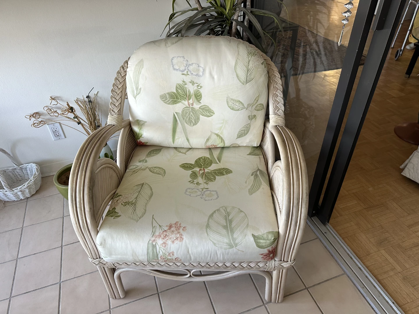 Pair Of Wicker Chairs - photo 3