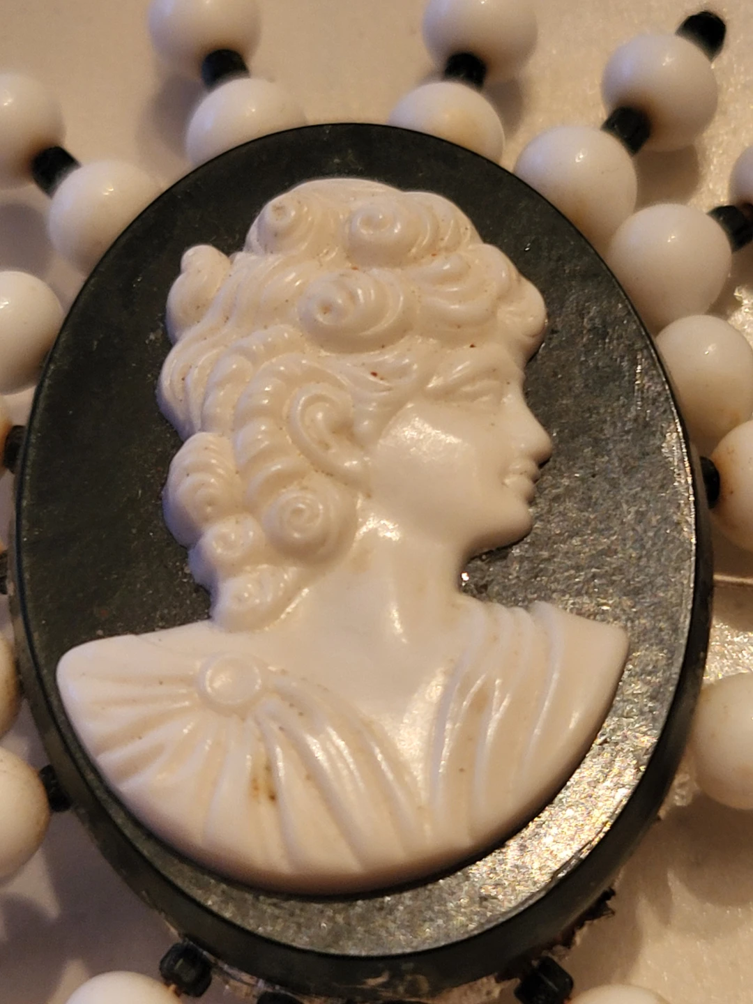 Vintage Cameo Brooch with White and Black Beads - photo 2