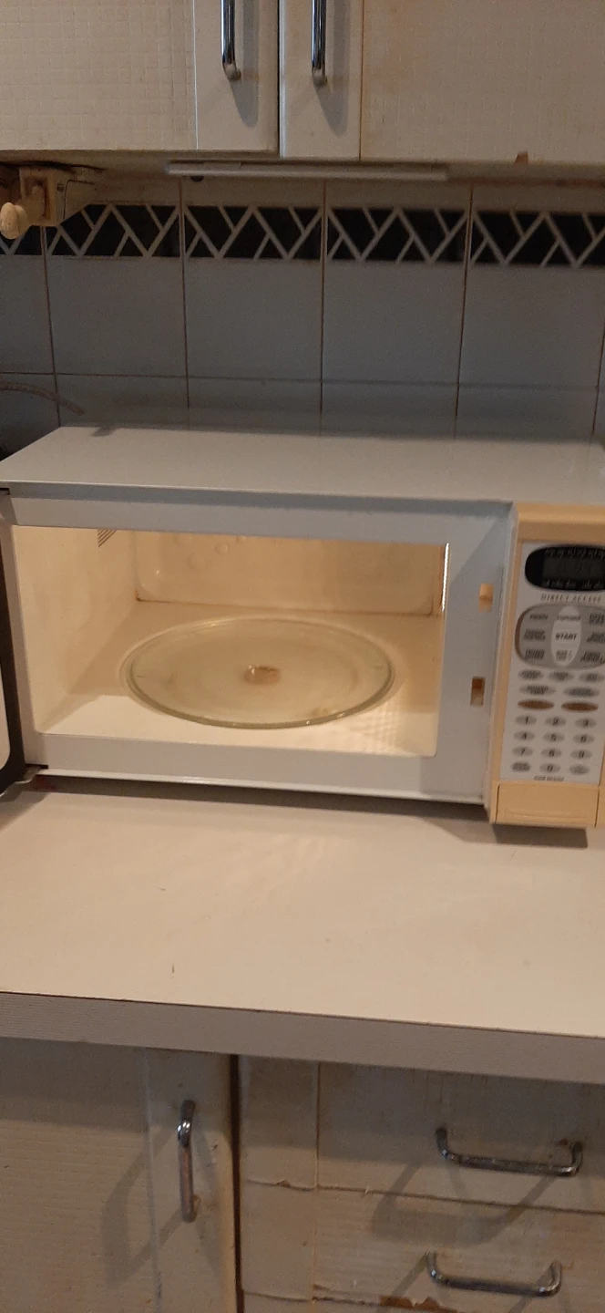 Sanyo Countertop Microwave Oven READ DESCRIPTION ON SIZE - photo 2